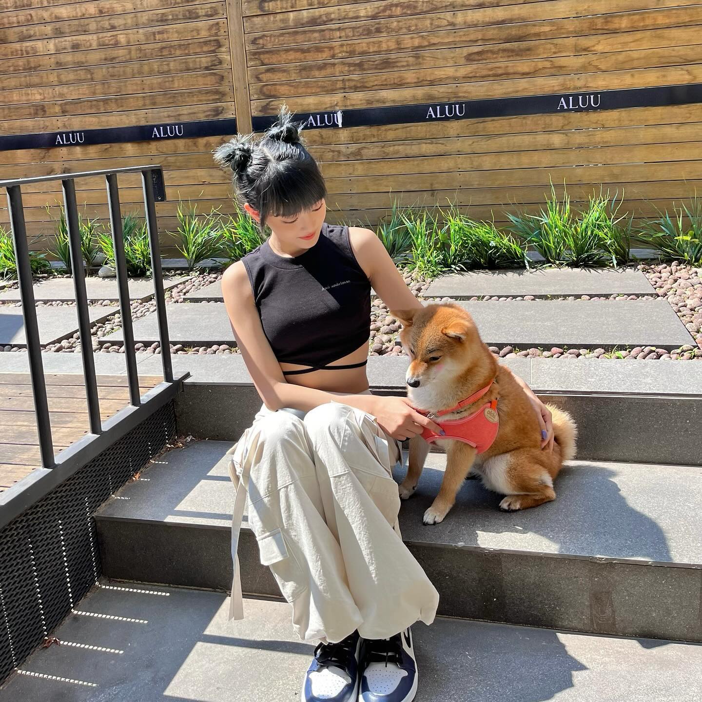 민소매&카고로 늘씬 허리핏🤍❤️‍🔥 이미지4