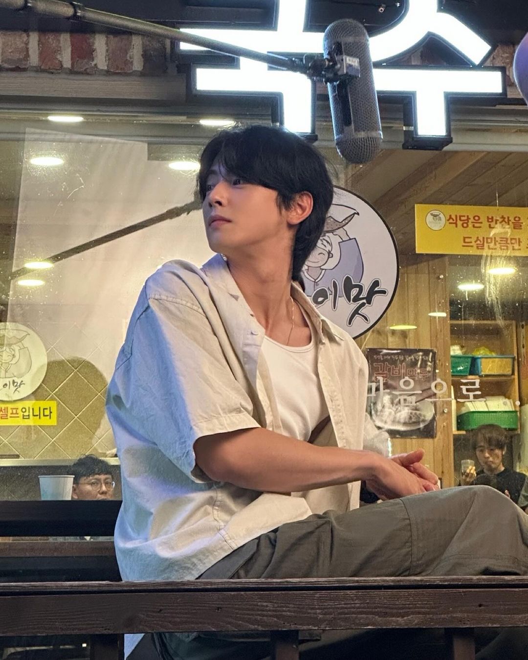심플한 무지반팔셔츠로 고👔 이미지4