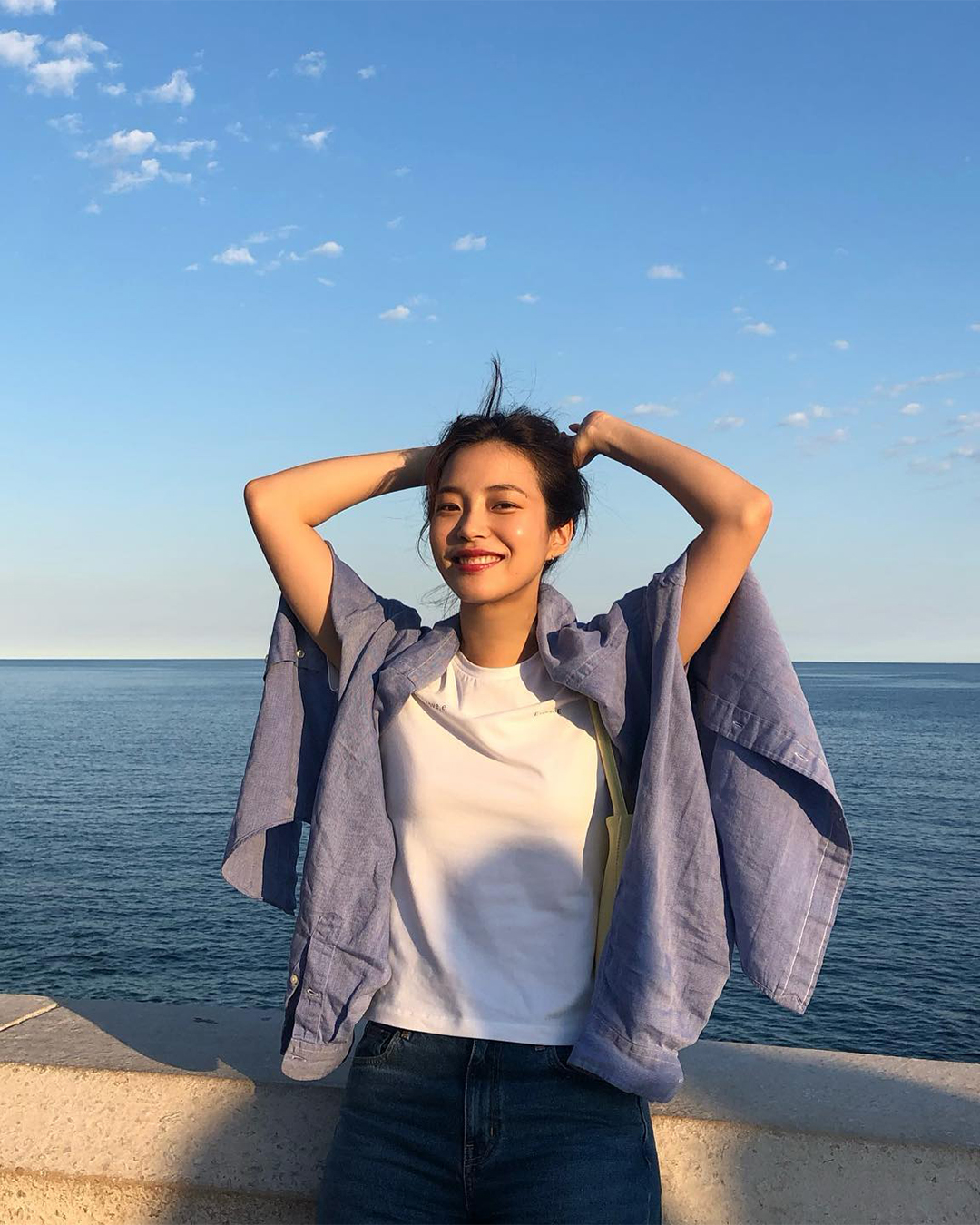 셔츠 잘 걸치는 코디💙🤍 황세온 이미지