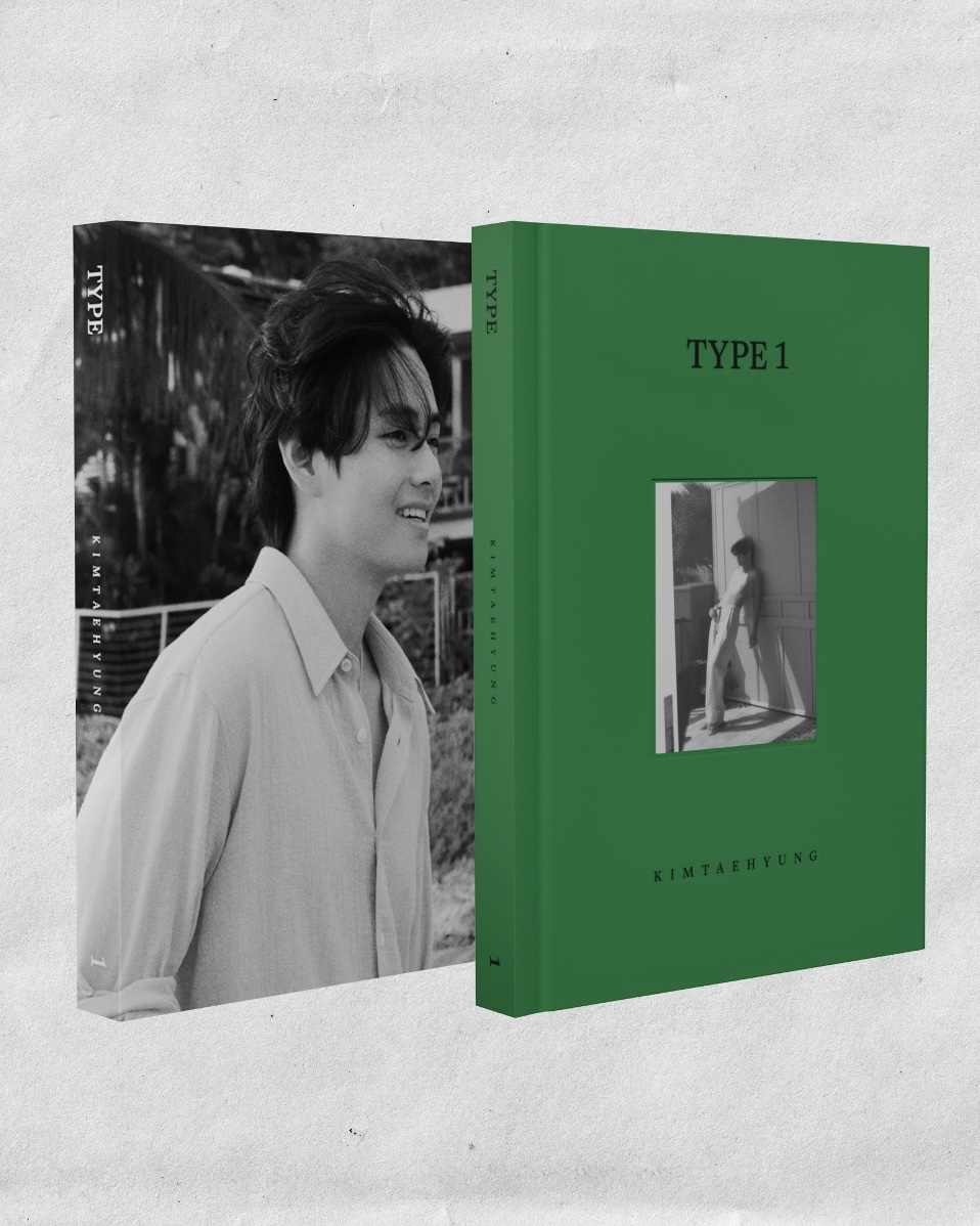 이게 뭐야🥹뷔 포토북이라니🖤

방탄소년단 뷔가 'TYPE 1' 포토북을 출시합니다. 바쁜 일상을 떠나 잠시 혼자만의 시간을 가진 뷔의 편하고 자연스러운 모습이 담겨있다고 하는데요. 북마크, 엽서 세트, 포토 스티커 등 여행지 감성을 느낄 수 있는 구성품으로 소장성을 더했습니다. 내일(27일) 오전 11시부터 예약이 시작되며, 'TYPE 1’은 7월 9일, ‘Magazine ver.’은 8월 6일 정식 출시됩니다. ’Magazine ver.’에는 일부 챕터가 포함되어 있지 않다고 하니 참고하세요. 이미지