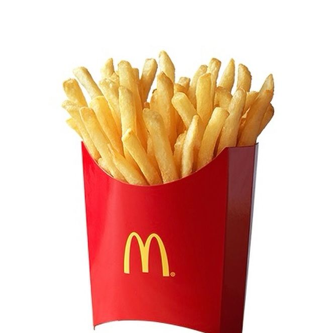 맥도날드 감자튀김 판매 재개🍟
맥도날드가 내일(26일)부터 감자튀김 판매를 순차적으로 재개한다. 지난 20일 공급망 문제로 감자튀김 판매를 중단한 지 엿새 만이다.
한국 맥도날드는 25일 감자튀기 판매 재개 계획을 이같이 공지했다. 감자튀김 판매 재개에 따라 세트 메뉴 판매도 함께 재개된다. 또 고객들에게 감자튀김을 100% 정상 판매할 때까지 세트 메뉴 주문 시 사이드 메뉴를 추가 금액 없이 변경할 수 있도록 할 계획이다. 세트 메뉴를 주문하면 감자튀김 대신 변경할 수 있는 사이드 메뉴는 맥너겟, 골든 모차렐라 치즈스틱, 코울슬로(양배추 샐러드), 맥윙 등 4종이다. 이미지2