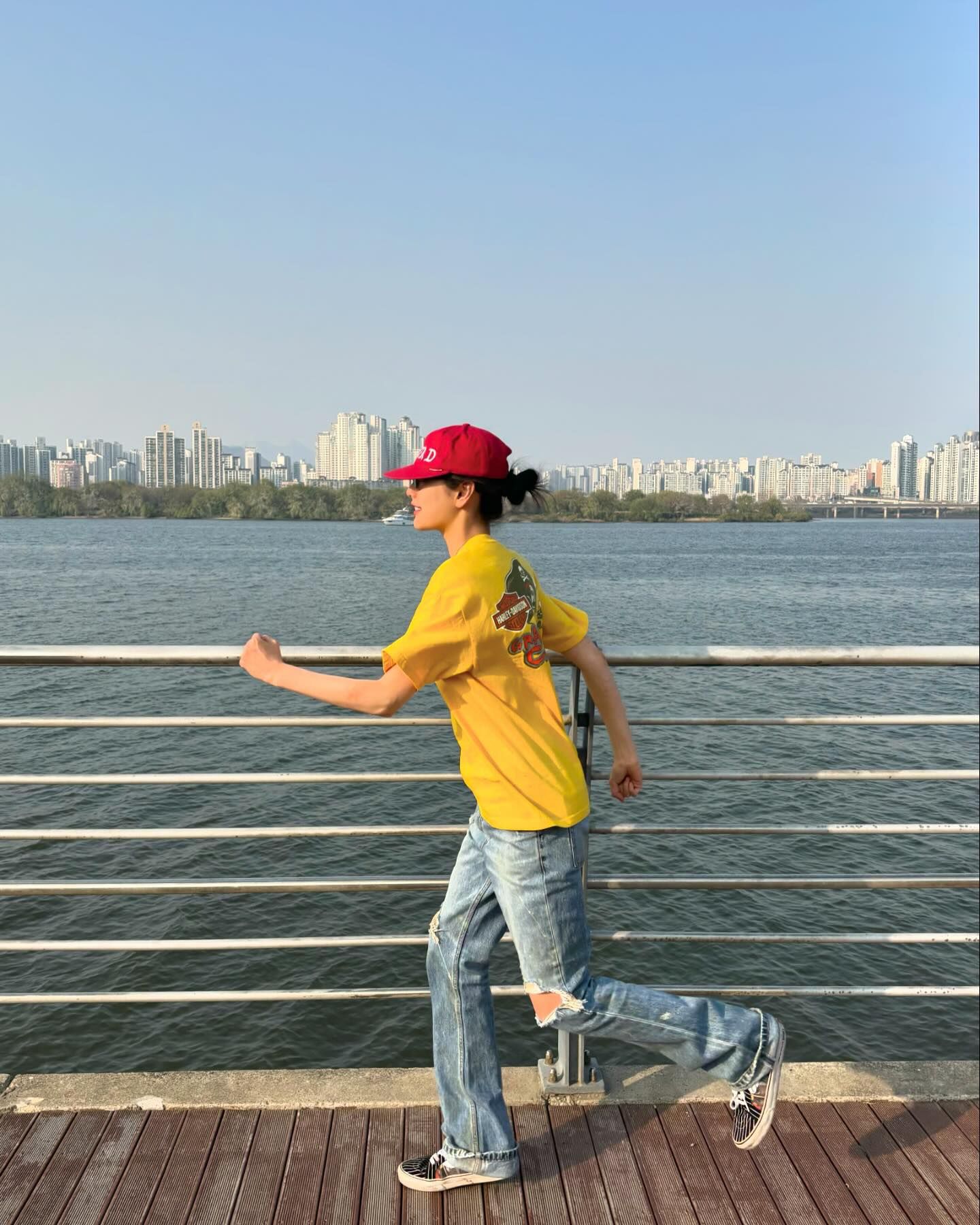 여름 데님은 롤업 디테일 체크👖 이미지3