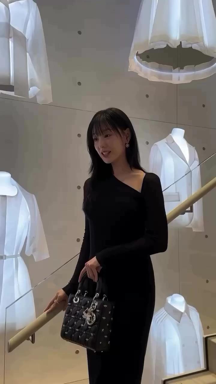 언니 저 여자 좋아하나봐요..🤍🖤디올이 찰떡처럼 어울리는 지원언니🏛️ 이미지