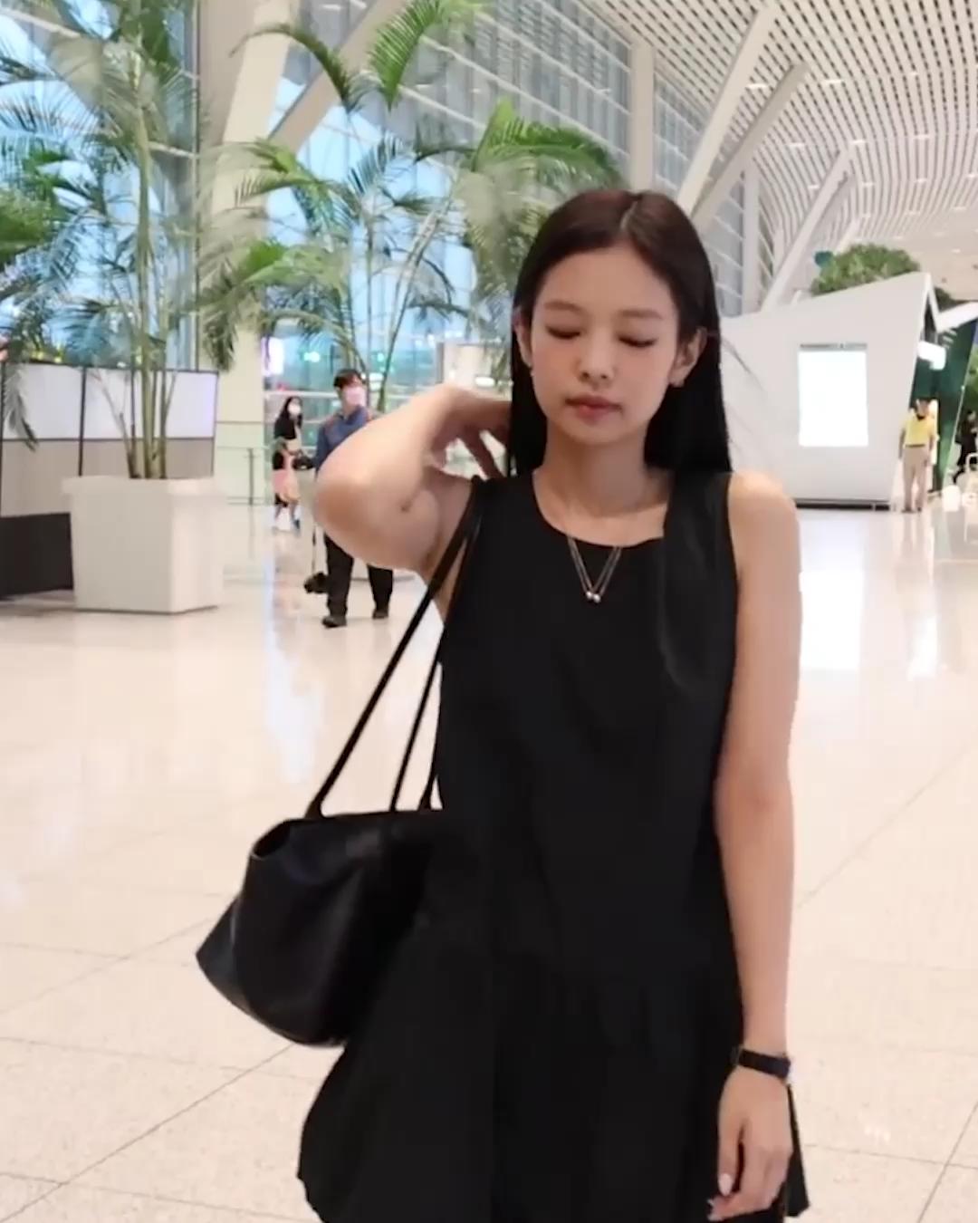 여름 시크템🖤블랙 민소매 원피스 이미지