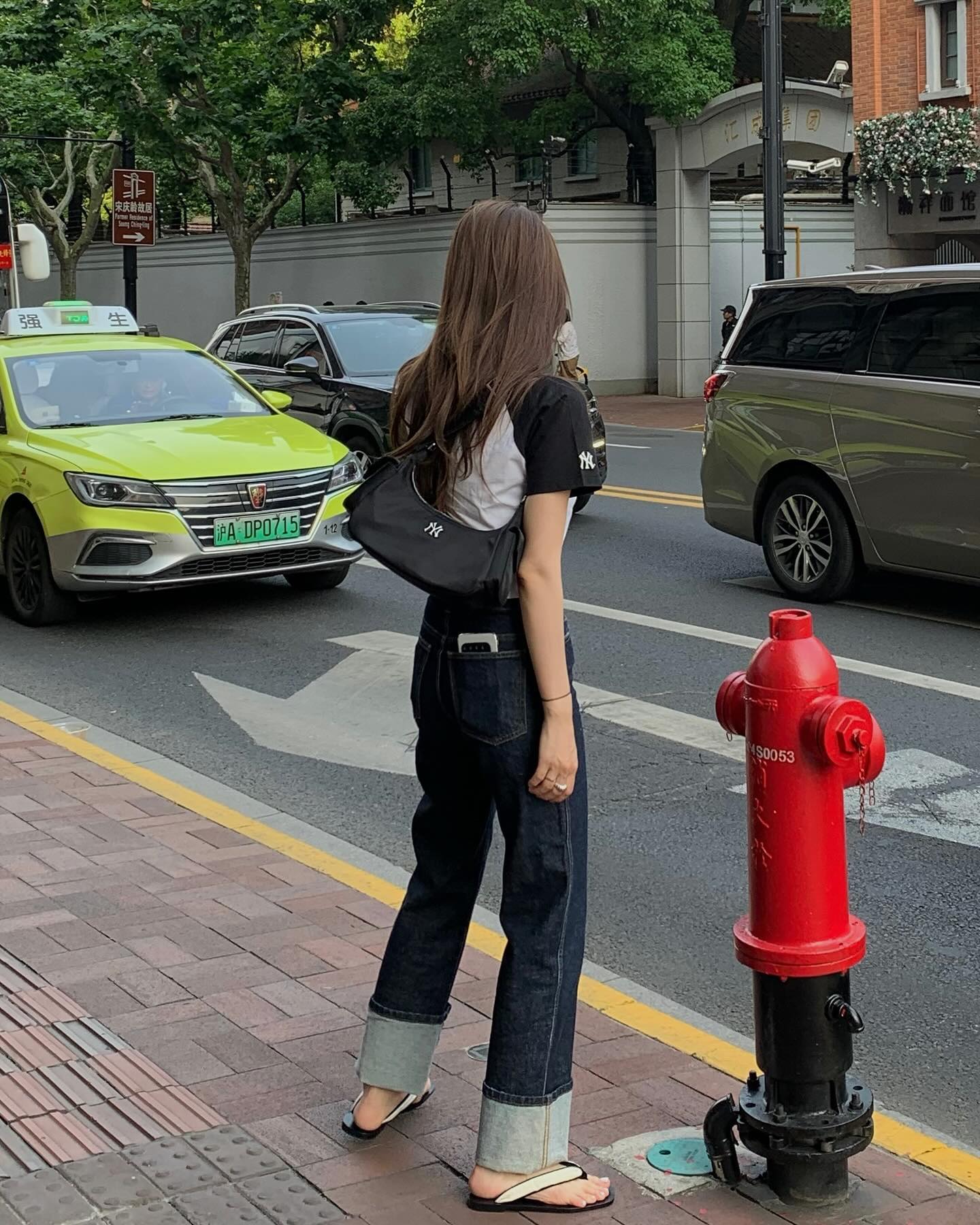 가벼워지는 옷차림엔👜미니 백 이미지