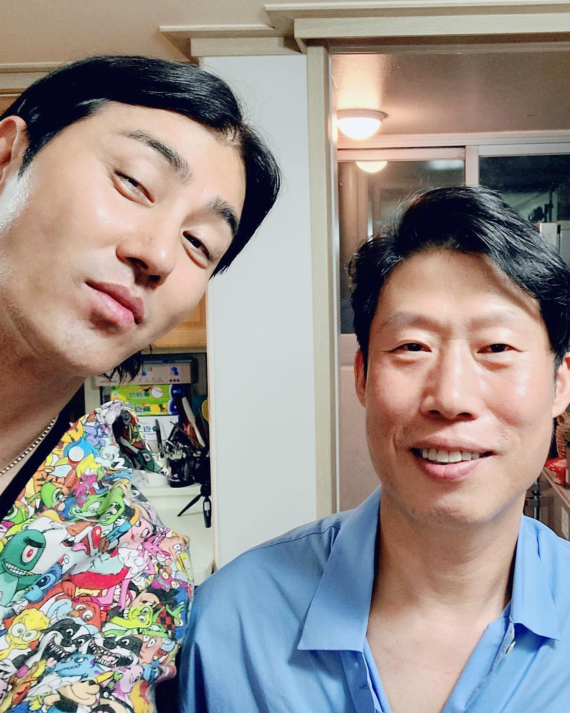 차승원과 유해진이 다시 만난다👨‍❤️‍👨

tvN 예능 프로그램 ’삼시세끼’가 임영웅과 함께 돌아옵니다. ‘삼시세끼’는 농어촌에서 나는 재료로 한 끼를 해결하기 위해 고곤분투하는 멤버들의 이야기를 다루는 프로그램인데요. ’차줌마’ 차승원과, ‘참바다’ 유해진이 4년 만에 뭉쳐 새로운 시즌을 준비중인 가운데, 임영웅의 출연 소식이 알려지면서 기대감이 더욱 높아지고 있습니다. 촬영은 7월 중 진행되며, 올해 하반기에 첫 방송될 예정입니다. 이미지
