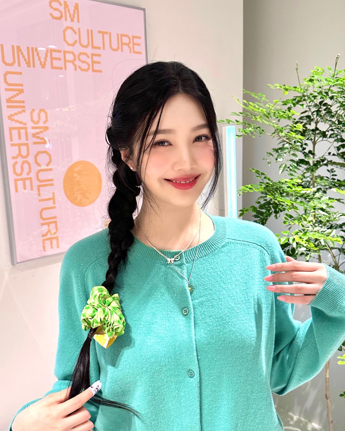 청순하게 한쪽 앞으로 땋기🌿🤍 이미지