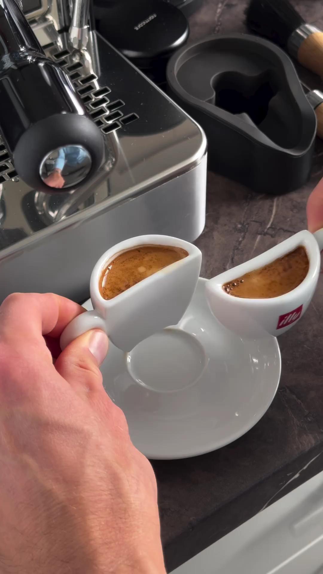 커피 원샷도 많은 사람을 위한 반샷☕️ 이미지