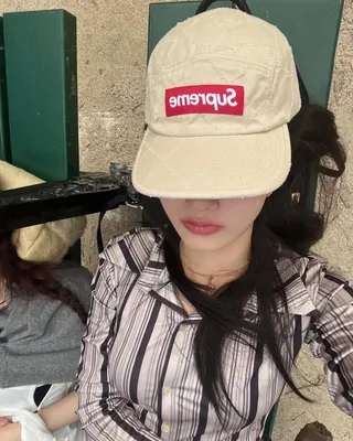슈프림 캠프캡에 화사한 색감🎨🧢 이미지