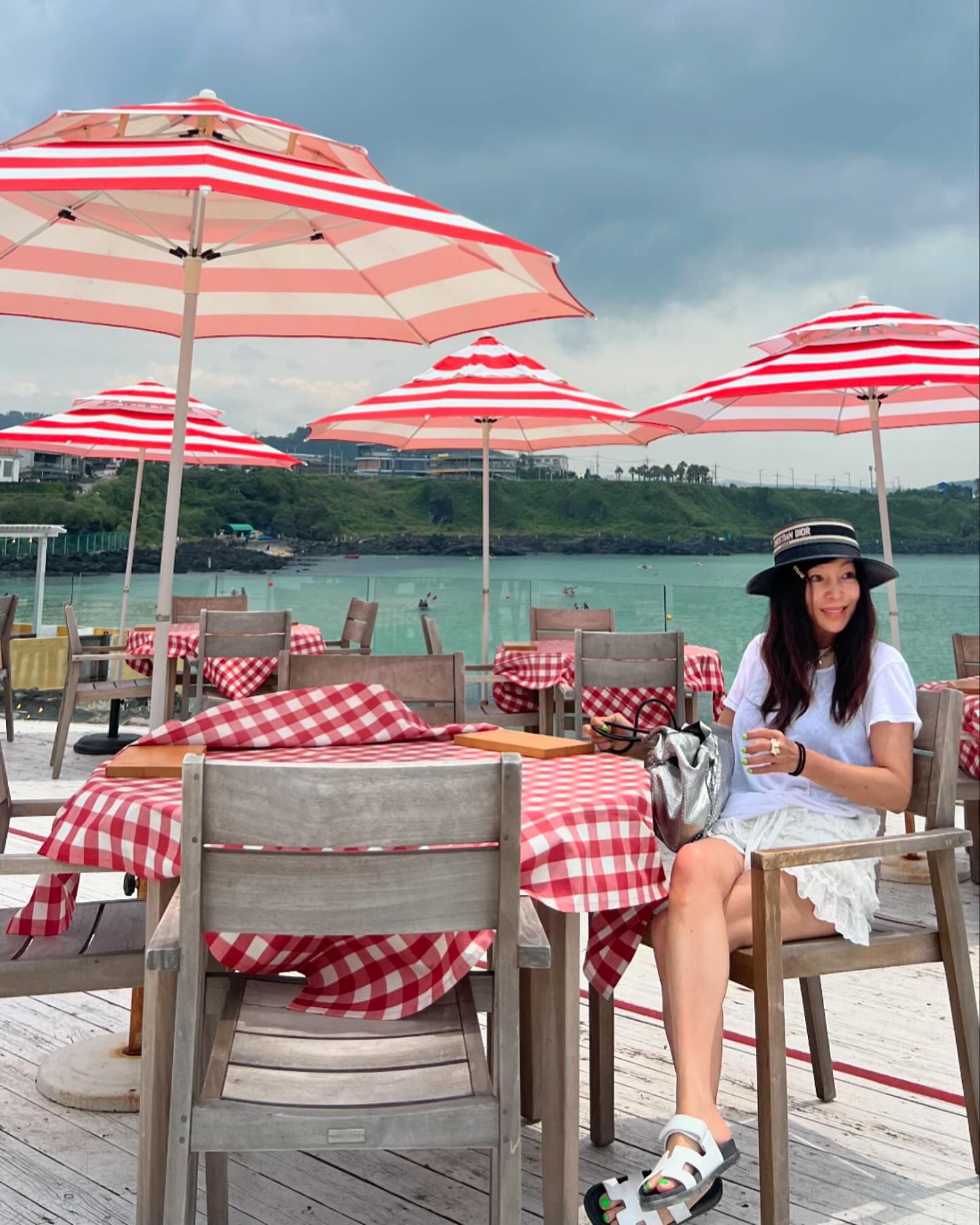 신혜언니 여름 애착 샌들🩴☀️
에르메스 시프레, 산토리니🤍🤎 깔별로 소장 @우아해😍 이미지5