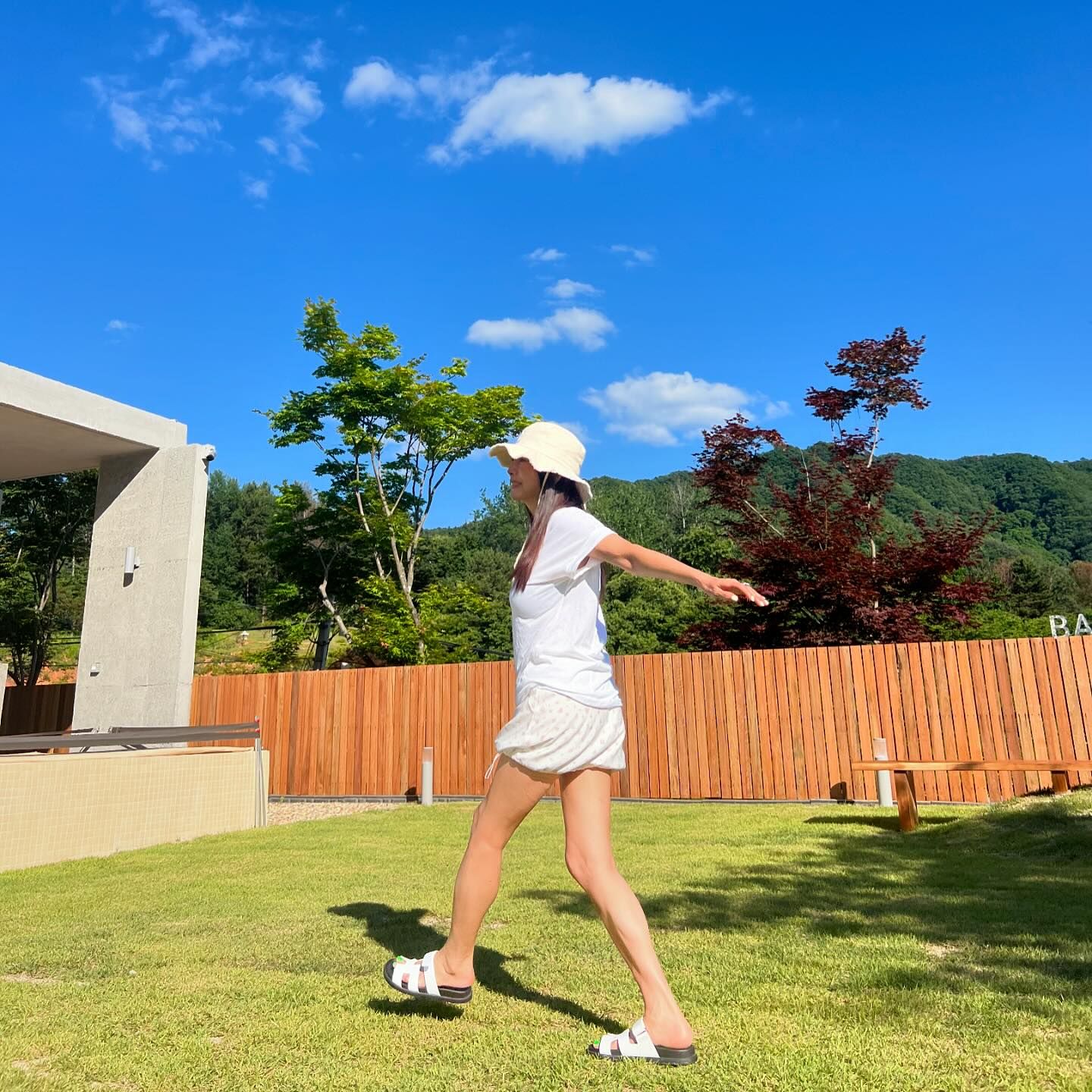 신혜언니 여름 애착 샌들🩴☀️
에르메스 시프레, 산토리니🤍🤎 깔별로 소장 @우아해😍 이미지8