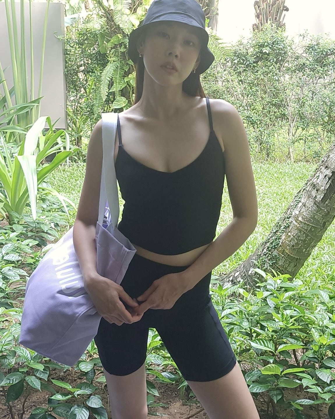 역시 한혜진💚 톱모델 클래스

자기관리의 아이콘 한혜진이 완벽한 몸매를 뽐냈습니다. 한혜진은 본인 SNS를 통해 “다들 여름휴가는 다녀오셨나요? 저는 베트남 푸쿠옥으로 갔다 왔어요!”라는 글과 함께 여러 장의 사진을 게재했는데요. 공개된 사진 속 한혜진은 블랙 컬러의 브라톱과 바이커 쇼츠를 입고 모델다운 비율과 함께 군살 하나 없는 탄탄한 몸매를 자랑하며 톱모델다운 포스를 보여줬습니다. 이미지3