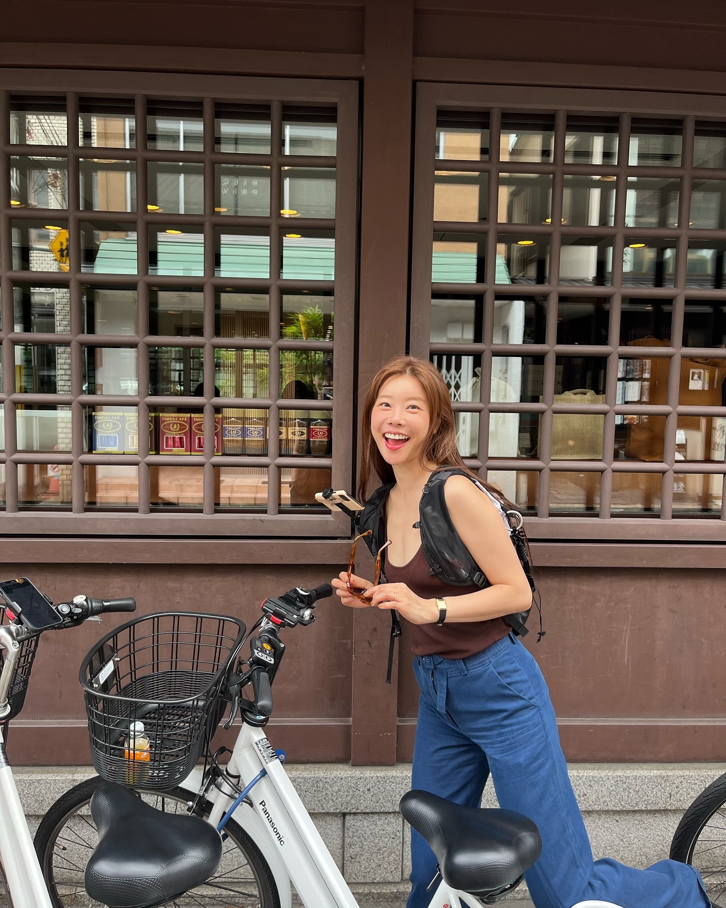 신혼부부의 달달한 일본여행👫🏻❤️

소진이 남편 이동하와 행복한 신혼 생활을 공개했습니다. 일본에서 여행을 즐기고 있는 소진은 사진 내내 행복한 미소를 보여 보는 이로 하여금 훈훈함을 자아냈는데요. 특히 소진과 이동하가 버드나무 아래 나란히 앉은 다정한 투 샷을 공개해 시선을 사로잡았습니다. 한편, 소진과 이동하는 지난해 11월 결혼해 많은 이들의 축하를 받았습니다. 이미지