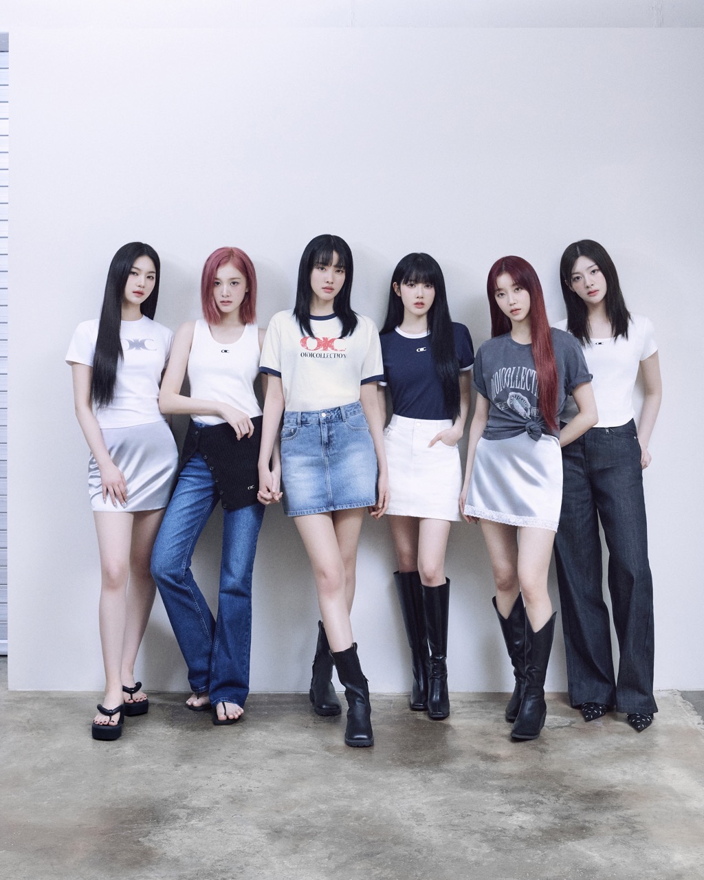 스테이씨 무신사 에디션💙🖤ㄱㄱ
스테이씨 x 오아이오아이 컬렉션 오늘부터🎉할인+이벤트 #광고

무신사 내 다양한 브랜드와 트렌디한 셀럽/인플루언서가 협업하여 상품을 출시하는 프로젝트, 무신사에디션. 이번에는 스테이씨가 착용한 메인 아이템을 통해 무신사에서 진행되는 쇼케이스를 얼른 만나보세요!📸

데일리 링거 유니 티셔츠
오직 무신사에서만 만나볼 수 있는 링거 배색 포인트와 세미 오버 사이즈로 트렌디하면 편안한 룩을 완성할 수 있습니다. 

리빈티지 크랙 반팔 티셔츠
빈티지한 나염과 세미 오버 핏이 매력적인 반소매 티셔츠로 무신사 에디션.

데일리 링거 티셔츠 네이비
어떤 하의와 매치해도 잘 어울리는 컬러로 매일 입고 싶어지는 아이템.

블러 로고 반팔 티셔츠 
오아이오아이컬렉션의 시그니처 로고가 돋보이는 티셔츠로 신축성 좋은 스판 원단이 착용감을 편안하게 해줍니다. 

뉴 노멀 스퀘어넥 티셔츠
에센셜 아이템, 활용도 높은 스퀘어넥 반소매 티셔츠는 여리여리한 실루엣을 만들어 줍니다. 

✔️일정: 7월 1일(월) ~ 7월 15일(월)
✔️할인 혜택: 무신사에디션 쇼케이스 소개 상품 최대 35% 할인 + 10% 할인쿠폰 증정

🎁EVENT🎁
- 구매 이벤트: 에디션 상품 구매 시, 선착순 스테이씨 포토카드 6종 1세트 증정 (250명 한정)
- 댓글 이벤트: 에디션 쇼케이스 댓글 응모 시, 추첨을 통해 스테이씨 정규 1집 <Metamorphic> 싸인 앨범 증정 (10명) 이미지