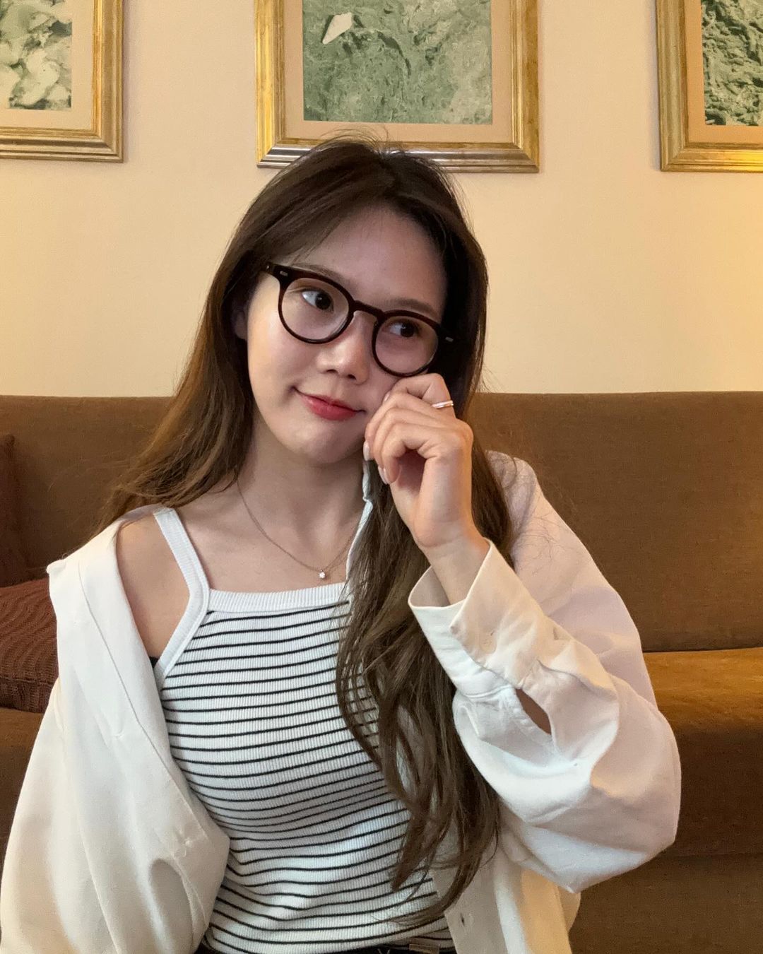 여리한 셔츠에 탱크탑 더해🤍🩵 이미지4