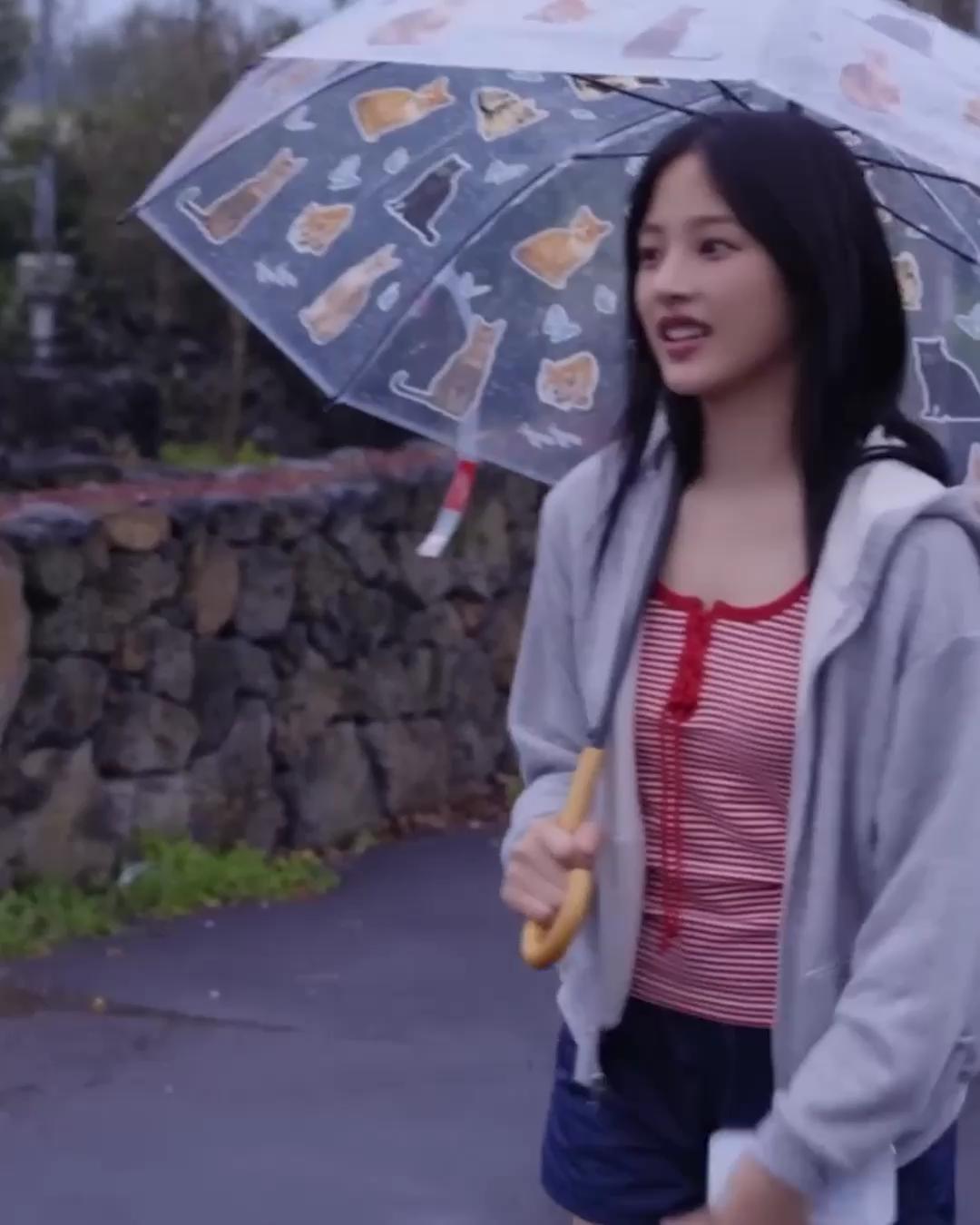 비오는날 포인트템 패턴우산☔️🤍 이미지