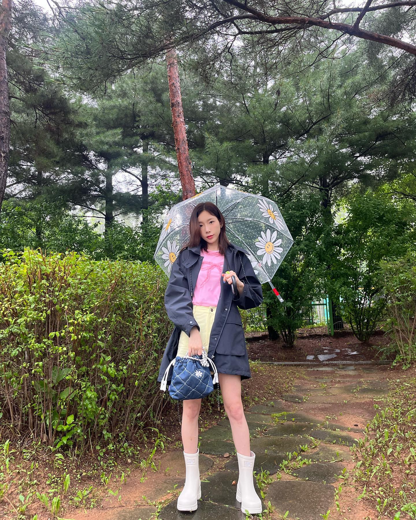 비오는날 포인트템 패턴우산☔️🤍 이미지