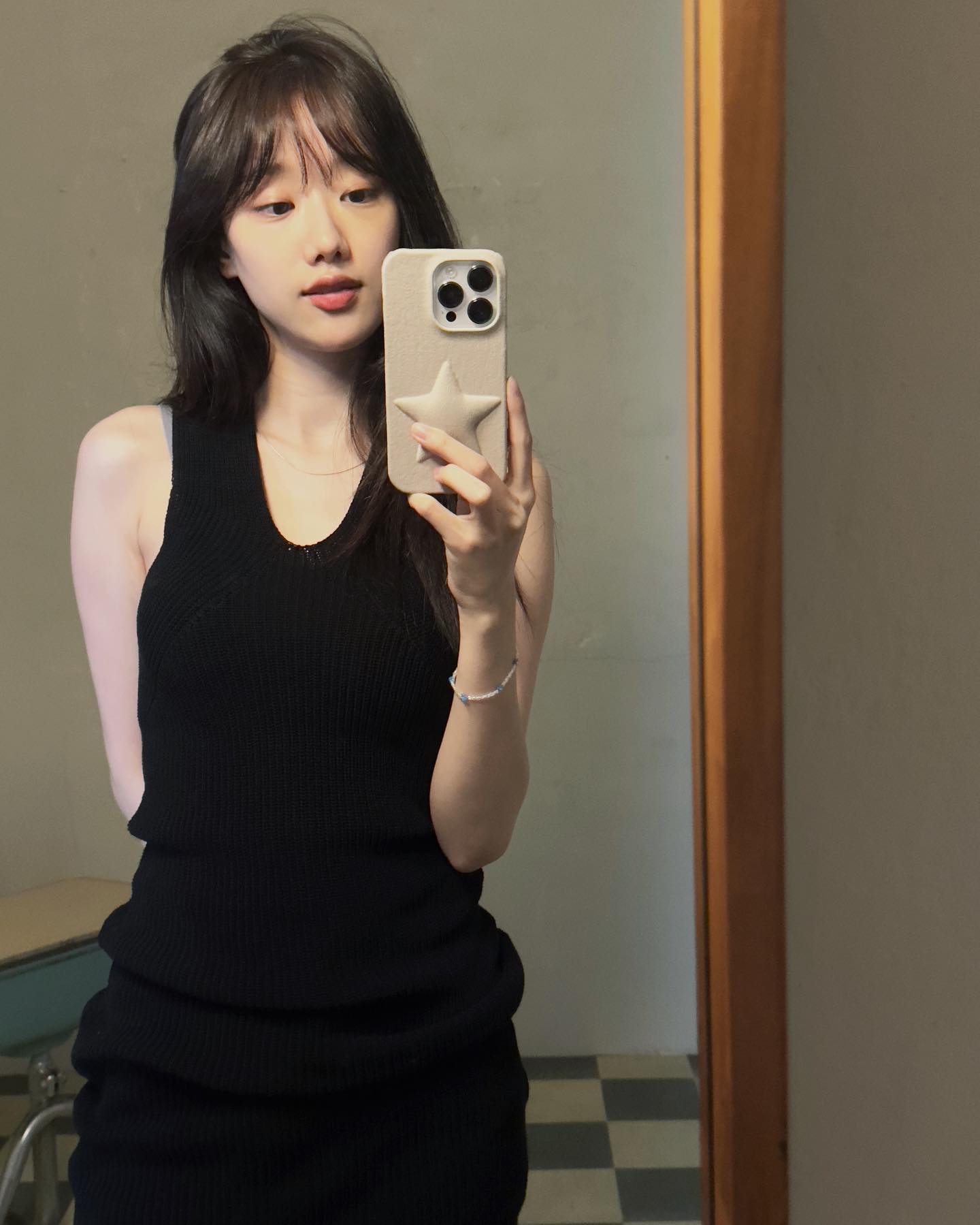 내추럴한 분위기🖤🍃블랙민소매 이미지
