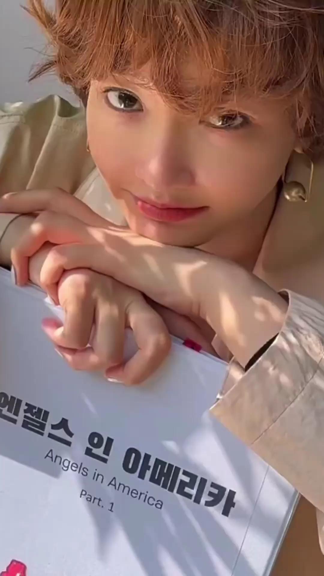 갈수록 어려지는 고준희 미모🤎
베이비펌 단발에 갈발로 더 어려보여👩🏻‍🦰역시 짧머 찰떡이야😍 이미지