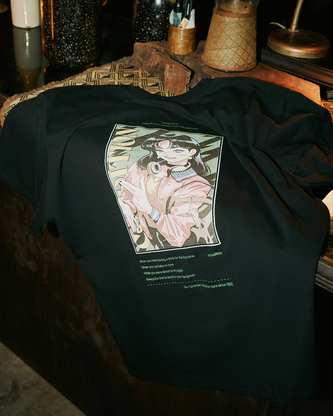 확 끌린다⚡컨디션 X 나무13🌳
힙한 레트로 무드 티셔츠👕잘 어울릴 것 같아 @친구야 #광고

숙취해소 NO.1 컨디션과 트렌디한 시티팝 일러스트레이터 작가 ‘나무13’가 함께 한 콜라보 굿즈가 출시되었습니다. 작가 나무만의 레트로 시티팝 무드가 담긴 티셔츠 2종 출시 뿐만 아니라 컨디션 제품을 최대 50% 할인하여 판매 중이라고 하는데요. 컨디션과 작가 나무가 함께 한 콜라보레이션 굿즈는 이노엔 스마트스토어에서 만나볼 수 있습니다.

대형 컨디션 스틱 경품이 준비되어 있는 ‘나무 13’ 콜라보 굿즈 구매 인증샷 이벤트도 준비되어 있다고 하니 아래 내용을 확인해 보세요!

[컨디션 X 나무 13 콜라보 굿즈 구매 인증샷 이벤트]
- 내용: ‘나무13’ 콜라보 굿즈 티셔츠 구매 인증샷 업로드 시 추첨을 통해 대형 컨디션 스틱 증정
- 방법: 컨디션 SNS 계정(@condition_official) 태그하여 피드 또는 스토리 업로드 (단, 스토리 업로드 시 DM 발송 필수)
- 기간: 7/1 ~ 7/31
- 경품: 대형 컨디션 스틱(박재범 미공개컷 온팩, 당첨자 이름 각인 서비스, 스틱 180포) 이미지8