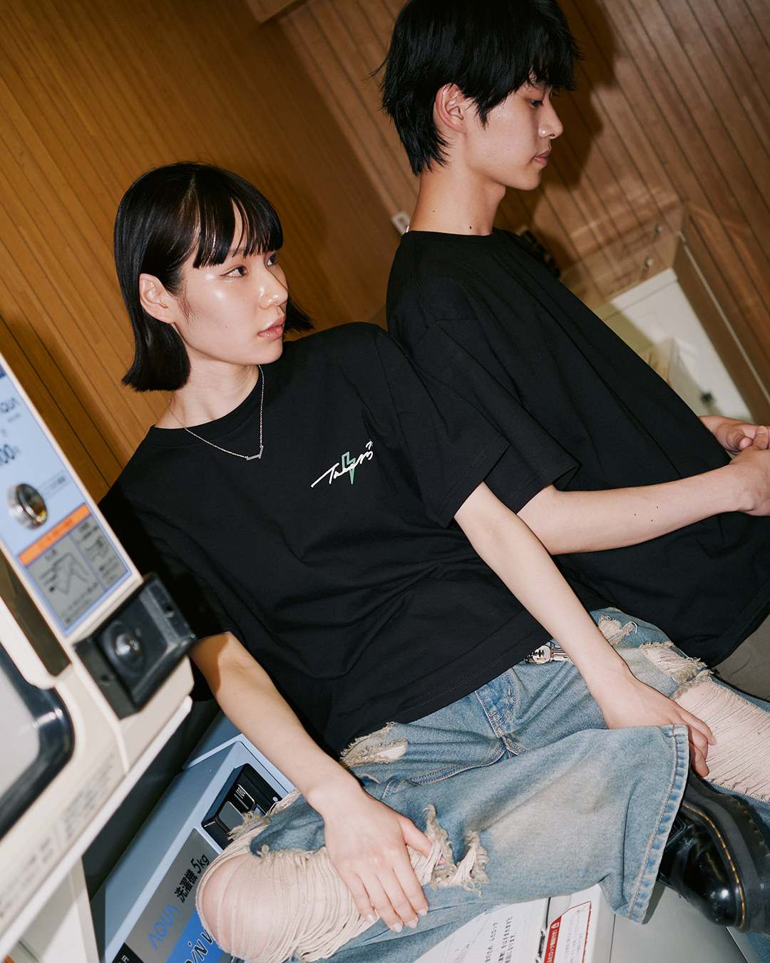 확 끌린다⚡컨디션 X 나무13🌳
힙한 레트로 무드 티셔츠👕잘 어울릴 것 같아 @친구야 #광고

숙취해소 NO.1 컨디션과 트렌디한 시티팝 일러스트레이터 작가 ‘나무13’가 함께 한 콜라보 굿즈가 출시되었습니다. 작가 나무만의 레트로 시티팝 무드가 담긴 티셔츠 2종 출시 뿐만 아니라 컨디션 제품을 최대 50% 할인하여 판매 중이라고 하는데요. 컨디션과 작가 나무가 함께 한 콜라보레이션 굿즈는 이노엔 스마트스토어에서 만나볼 수 있습니다.

대형 컨디션 스틱 경품이 준비되어 있는 ‘나무 13’ 콜라보 굿즈 구매 인증샷 이벤트도 준비되어 있다고 하니 아래 내용을 확인해 보세요!

[컨디션 X 나무 13 콜라보 굿즈 구매 인증샷 이벤트]
- 내용: ‘나무13’ 콜라보 굿즈 티셔츠 구매 인증샷 업로드 시 추첨을 통해 대형 컨디션 스틱 증정
- 방법: 컨디션 SNS 계정(@condition_official) 태그하여 피드 또는 스토리 업로드 (단, 스토리 업로드 시 DM 발송 필수)
- 기간: 7/1 ~ 7/31
- 경품: 대형 컨디션 스틱(박재범 미공개컷 온팩, 당첨자 이름 각인 서비스, 스틱 180포) 이미지5