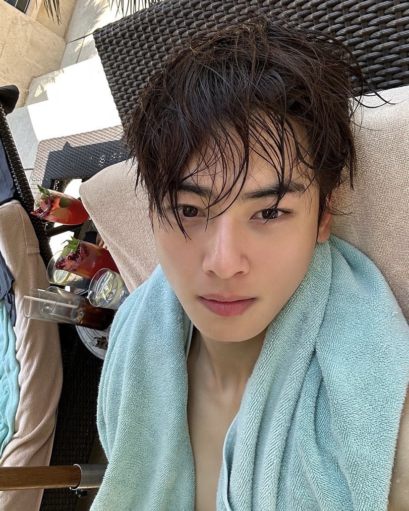 내일 으누왕자님이 온다고?🫢💚

바로 내일(5일) 열리는 ‘워터밤 서울 2024’에 차은우가 스페셜 게스트로 뜹니다. 올해 ‘워터밤’은 경기도 고양시 일산서구 킨텍스 야외 글로벌 스테이지에서 진행되는데요. 5일부터 7일까지 초호화 라인업의 퍼포먼스와 더불어 참가자들을 위한 다양한 어트랙션과 함께 참여형 이벤트가 예고되어 있는 가운데, 차은우는 내일 오후 19시 50분경 등장할 예정입니다. 이미지
