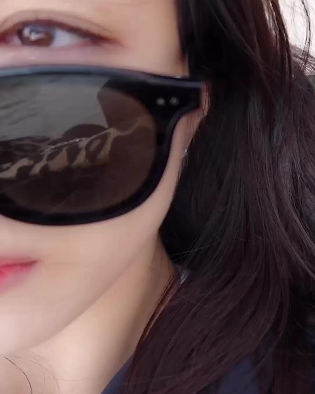 세경언니 여행룩 필수템🕶️✈️
젠틀몬스터 랭 01🖤 세련되고 모던한 스타일 @예쁘다✨ 이미지