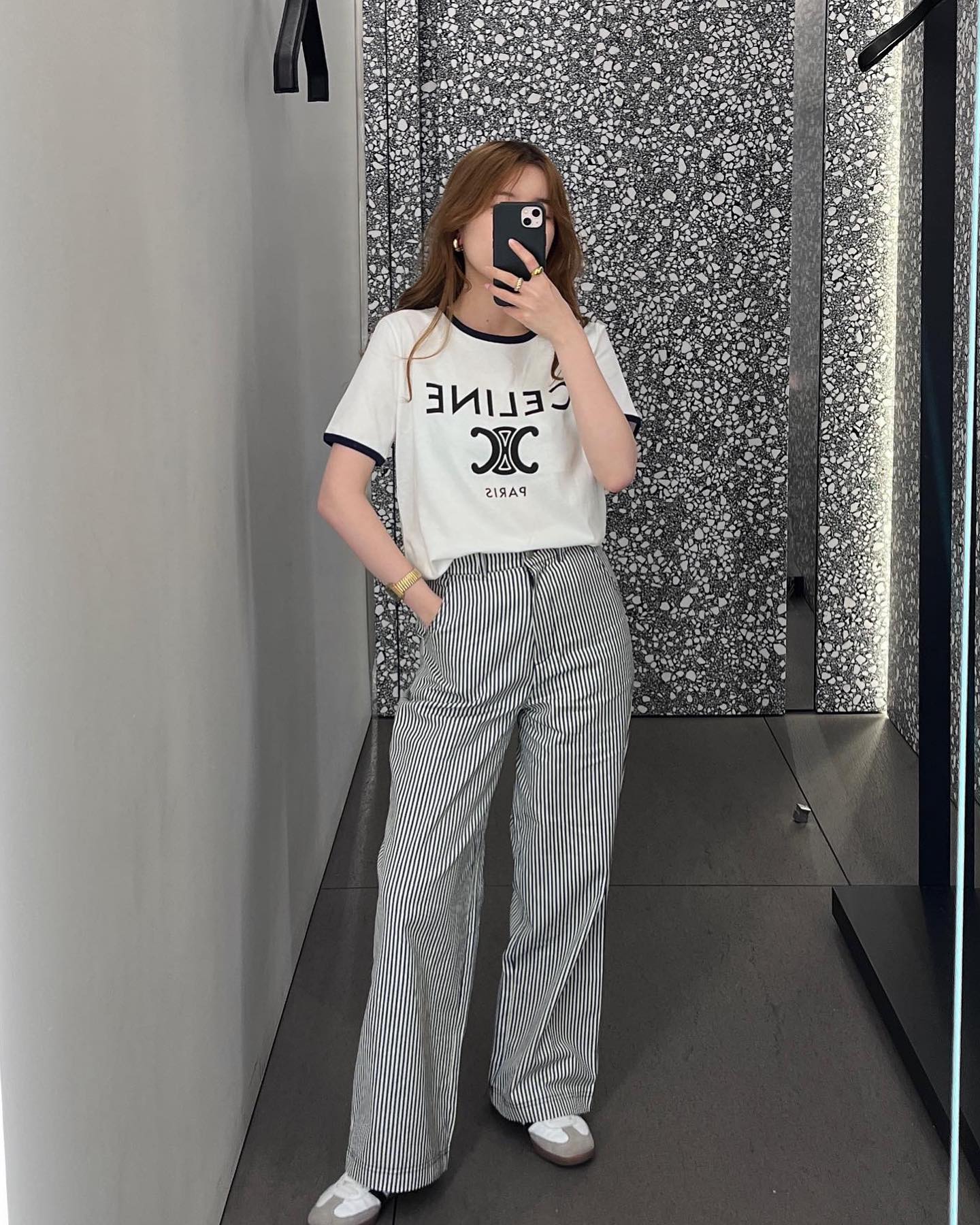 요즘 유행하는 링거티 브랜드💚
옷 잘 입는 패피들의 올여름 미니멀 반팔티는?👕✔️@참고해

1. 꾸레쥬

2. 아디다스

3. 셀린느

4. 미우미우 이미지6