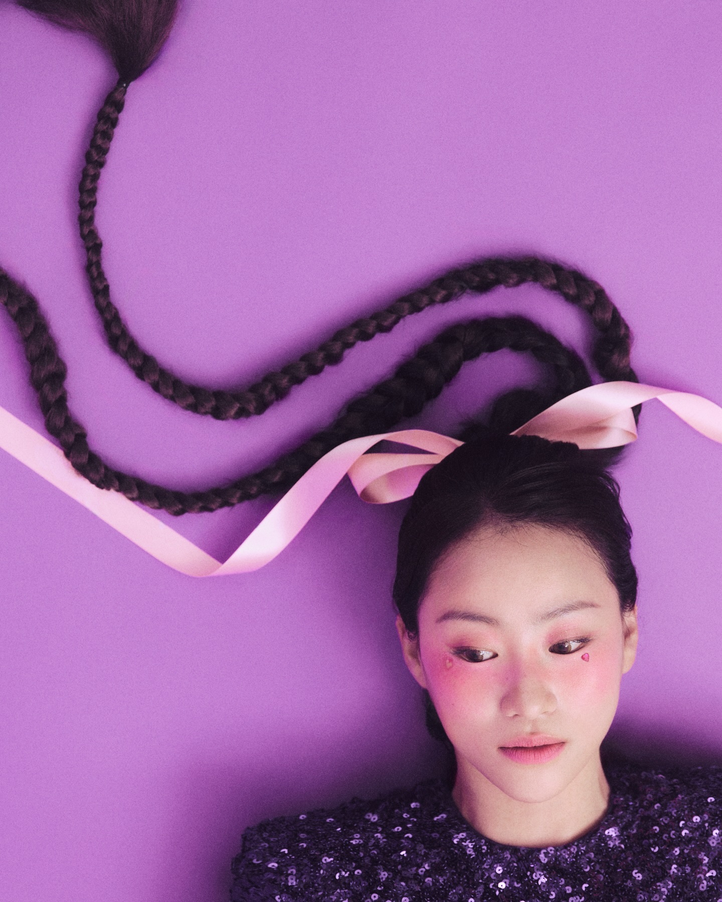 어반자카파 조현아 솔로 컴백💜

그룹 어반자카파 조현아가 솔로 앨범으로 돌아옵니다. 오늘(4일) 소속사 앤드류 컴퍼니는 조현아의 새 솔로 앨범 콘셉트 포토를 공개했는데요. 공개된 사진 속 조현아는 보라색 스핑글 드레스에 길게 땋은 머리를 선보이며 몽환적인 분위기를 연출해 솔로 앨범에 대한 기대감을 높였습니다. 6년여 만에 솔로 앨범으로 돌아온 조현아의 ‘줄게’는 내일(5일) 공개됩니다. 이미지2