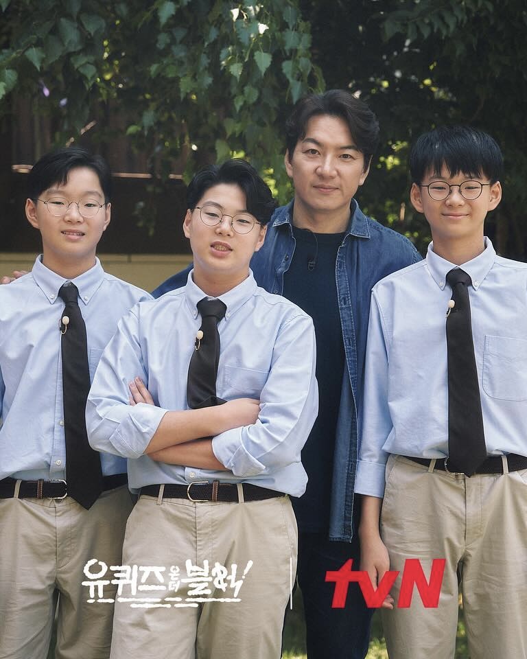 삼둥이 파워🐥유퀴즈 최고 시청률📈

지난 3일 방송된 ‘유 퀴즈 온 더 블럭’이 시청률 자체 최고 기록을 경신했습니다. 이날 ‘유퀴즈’에는 송일국과 아들 대한, 민국, 만세가 출연해 훌쩍 성장한 모습으로 시청자들의 흐뭇함을 자아냈는데요. 수도권 가구 기준 평균 7.8%, 전국 가구 기준 평균 6.8%로 수도권과 전국 모두 지상파 포함 전 채널 동시간대 1위를 달성했고, 송일국에 대한 감사함과 존경심을 전하는 삼둥이의 인터뷰는 최고 시청률 12.2%를 달성한 최고의 1분으로 기록됐습니다. 이미지