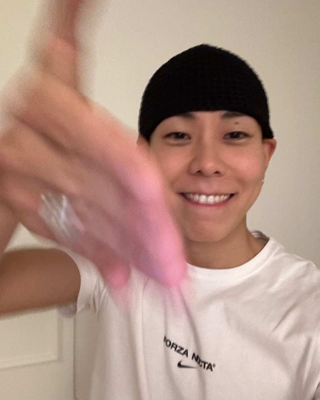 쪄죽어도 비니는 못참즤😆 이미지