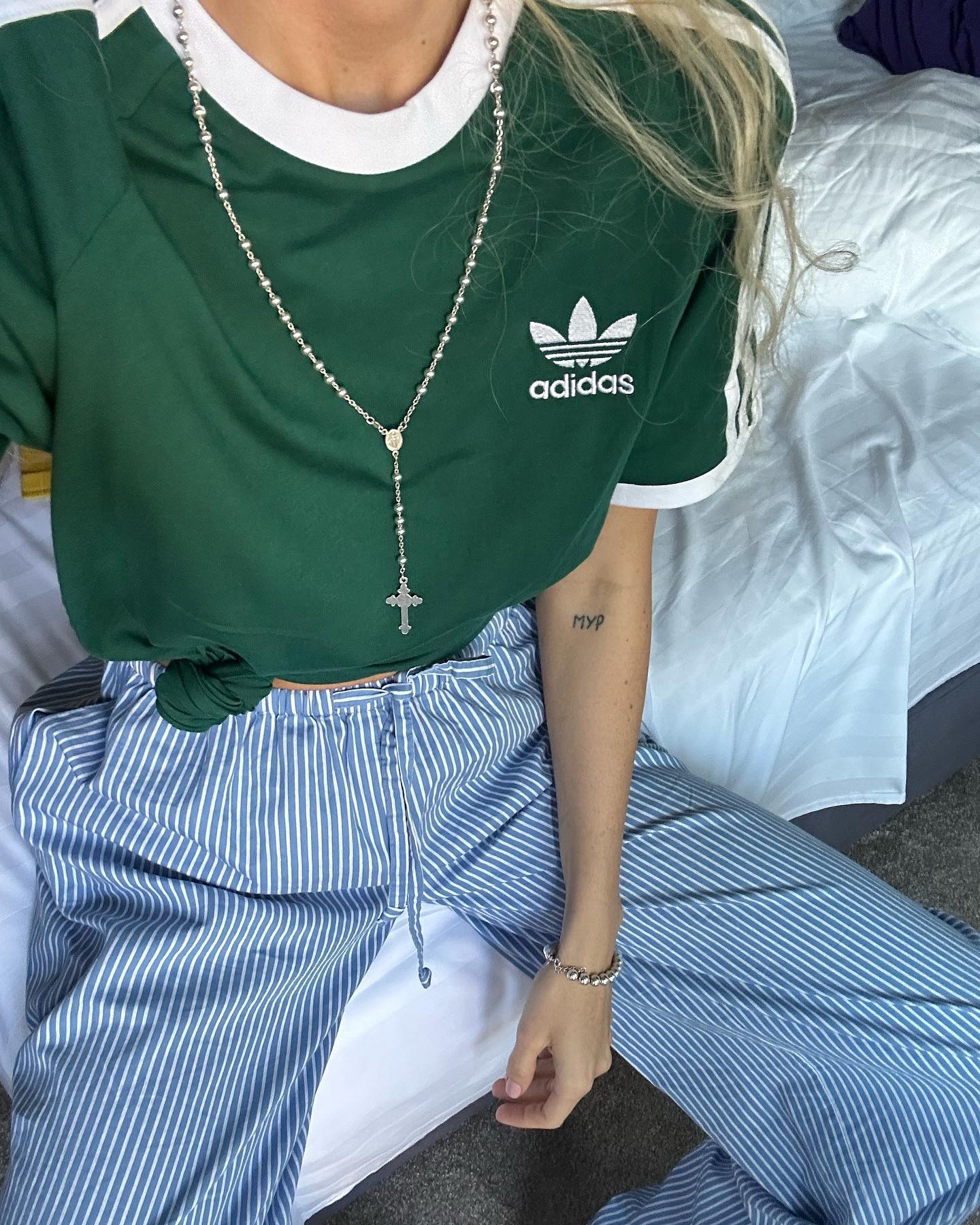 요즘 유행하는 링거티 브랜드💚
옷 잘 입는 패피들의 올여름 미니멀 반팔티는?👕✔️@참고해

1. 꾸레쥬

2. 아디다스

3. 셀린느

4. 미우미우 이미지3
