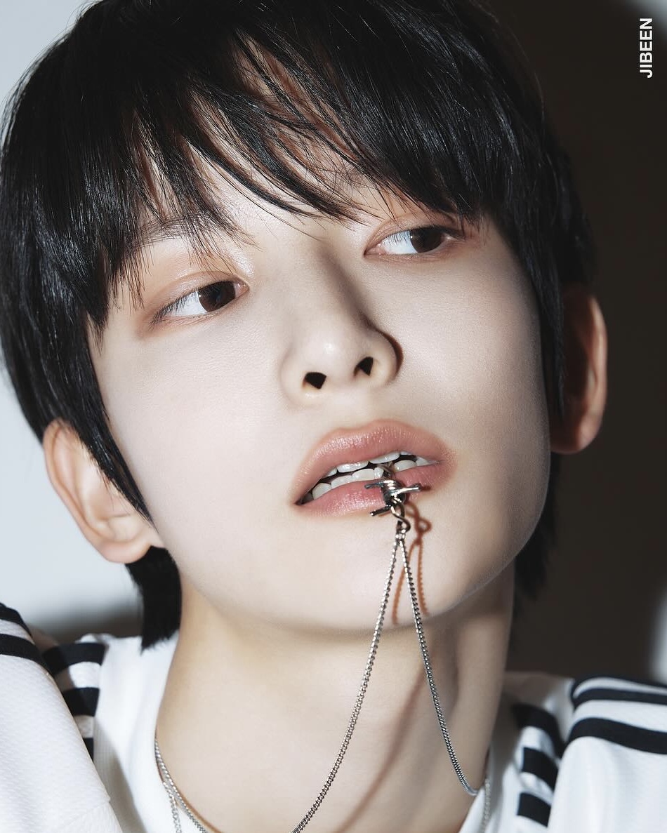 미스틱 신인 남돌 프로필 공개🙌🏻
종합 엔터테인먼트 미스틱스토리의 신인 보이그룹 ‘아크(ARrC)’가 오늘(8일) 공식 SNS 오픈과 함께 로고 모션과 프로필을 공개했습니다. 현재 미스틱스토리에는 윤종신, 김이나, 김영철, 데이브레이크, 손태진, 루시, 빌리 등이 소속돼있는 가운데 보이그룹 론칭은 이번이 처음인데요. 한국을 포함한 다국적 멤버로 구성됐으며 이 중 지우는 과거 마크툽, 구윤회의 ‘Marry Me’를 커버한 영상으로 820만 뷰를 기록, 현민은 Mnet ‘보이즈 플래닛’에서 눈도장을 찍은 멤버로 오는 8월 가요계에 공식 데뷔할 예정입니다. 이미지4