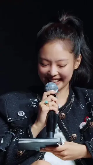 빌리와 제니의 만남💚🖤
둘다 사랑스럽고.. 코디템 다 예쁘고.. 제니 유창한 영어에 녹고🫠 이미지