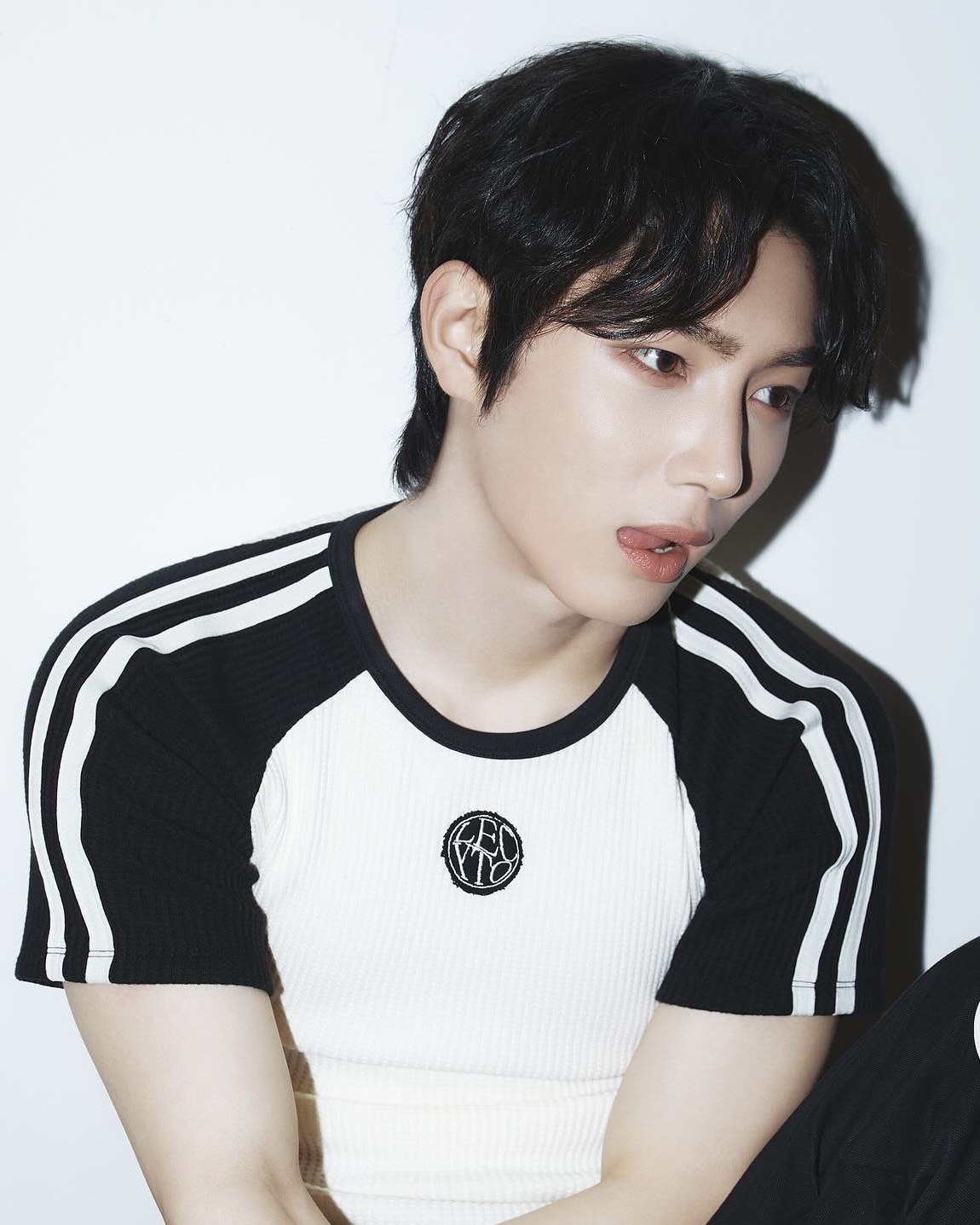 미스틱 신인 남돌 프로필 공개🙌🏻
종합 엔터테인먼트 미스틱스토리의 신인 보이그룹 ‘아크(ARrC)’가 오늘(8일) 공식 SNS 오픈과 함께 로고 모션과 프로필을 공개했습니다. 현재 미스틱스토리에는 윤종신, 김이나, 김영철, 데이브레이크, 손태진, 루시, 빌리 등이 소속돼있는 가운데 보이그룹 론칭은 이번이 처음인데요. 한국을 포함한 다국적 멤버로 구성됐으며 이 중 지우는 과거 마크툽, 구윤회의 ‘Marry Me’를 커버한 영상으로 820만 뷰를 기록, 현민은 Mnet ‘보이즈 플래닛’에서 눈도장을 찍은 멤버로 오는 8월 가요계에 공식 데뷔할 예정입니다. 이미지3