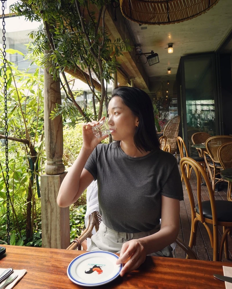 윤주언니처럼 남자 옷은 이렇게✅
기본 티셔츠는 넣어 입거나 or 이너로 활용 이미지1