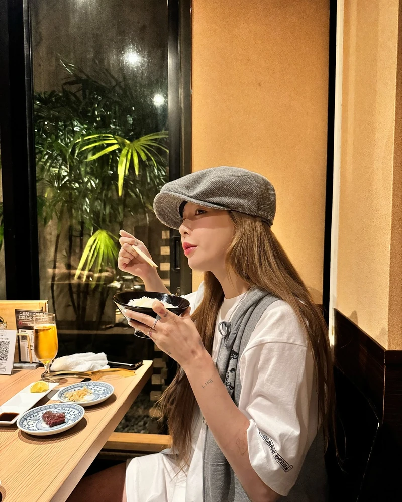 현아 오는 10월에 결혼하나?👰🏻♀️💍
지난 1월부터 공개 열애 중인 현아와 용준형의 결혼설이 불거졌습니다. 오늘(8일) YTN은 두 사람이 오는 10월 11일 서울의 모처에서 결혼식을 올린다고 단독 보도했는데요. 이에 대해 용준형 소속사 블랙메이드 측은 “처음 듣는 이야기”라며 “확인 후 입장을 내겠다”고 밝혔습니다. 이미지1