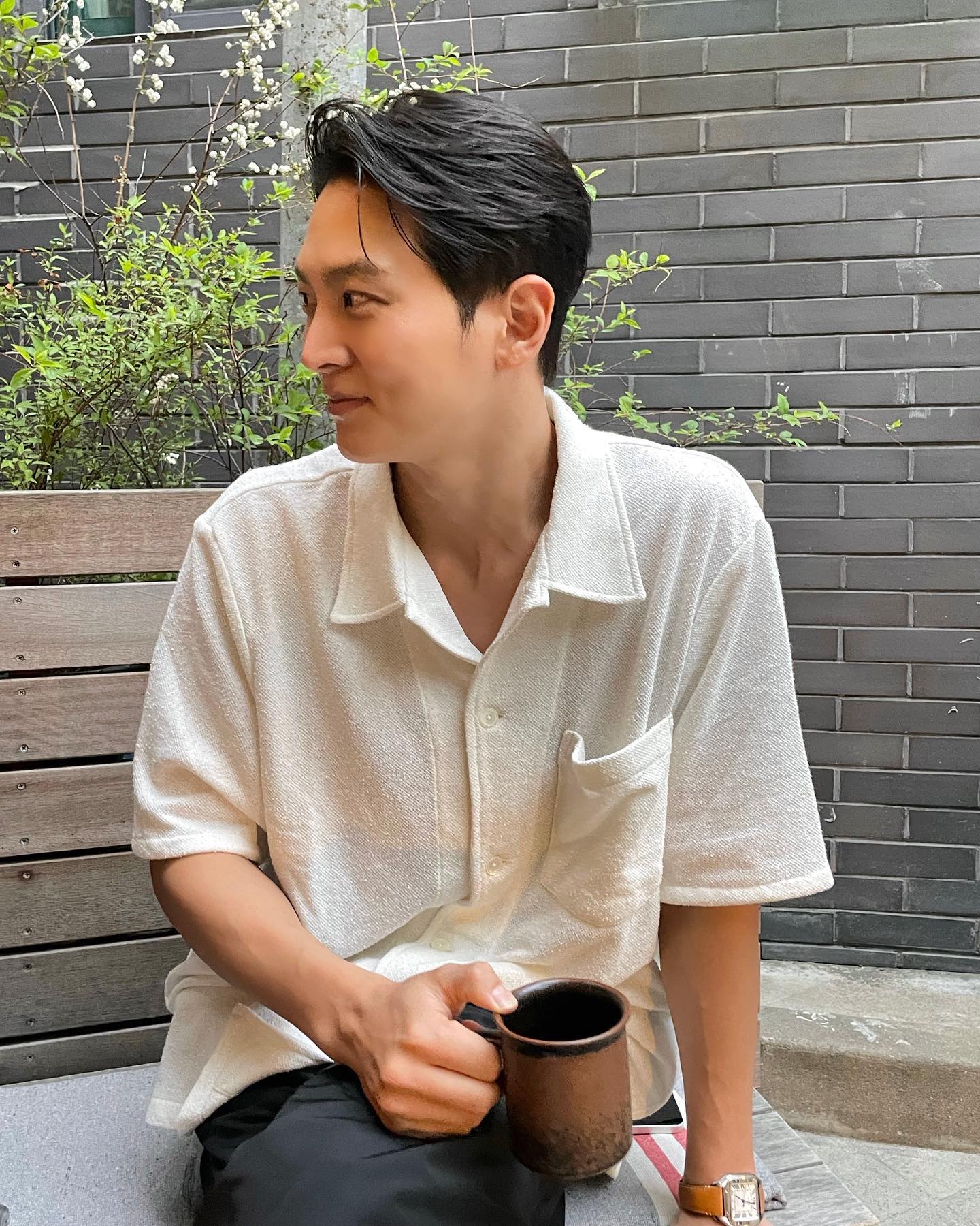 기본 반팔은 지겨울 때 반팔셔츠로 refresh😚 이미지