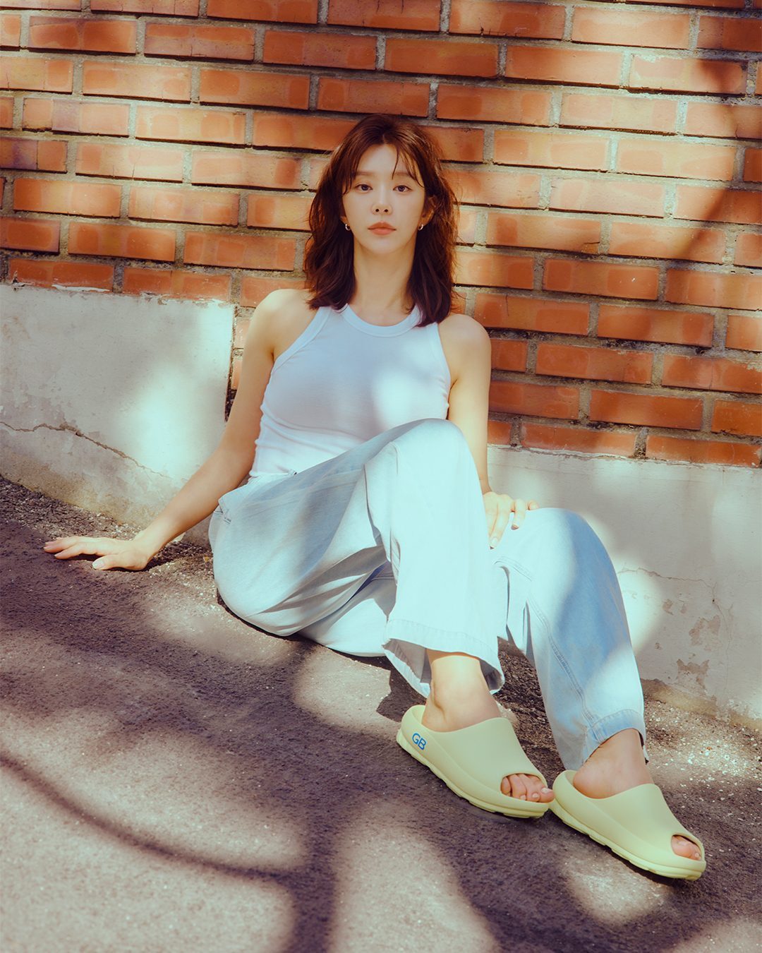 단발여신 이주빈🤍🩵여름 슈즈
신기만해도 리커버리되는🩴💚그래비티밸런스 추가해 #광고

이주빈 배우와 함께한 그래비티밸런스의 ‘나만의 이중섭’ 캠페인의 모든 영상들과 화보는 골스튜디오 공식 온라인 스토어를 통해 확인할 수 있으며 이를 기념하여 할인 이벤트도 진행하니 20% 할인 혜택도 받아보세요! 이미지