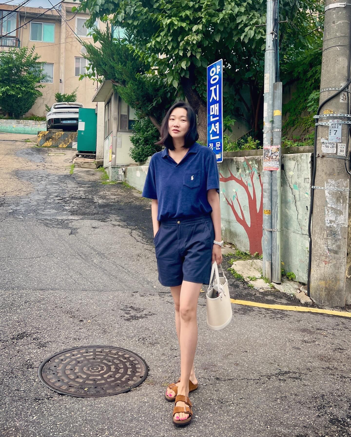 윤주언니처럼 남자 옷은 이렇게✅
기본 티셔츠는 넣어 입거나 or 이너로 활용 이미지3