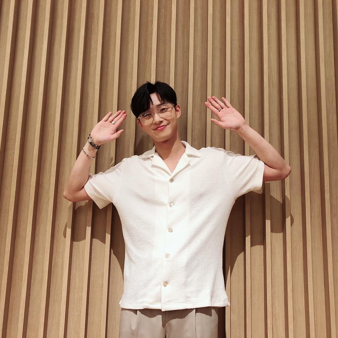 기본 반팔은 지겨울 때 반팔셔츠로 refresh😚 이미지