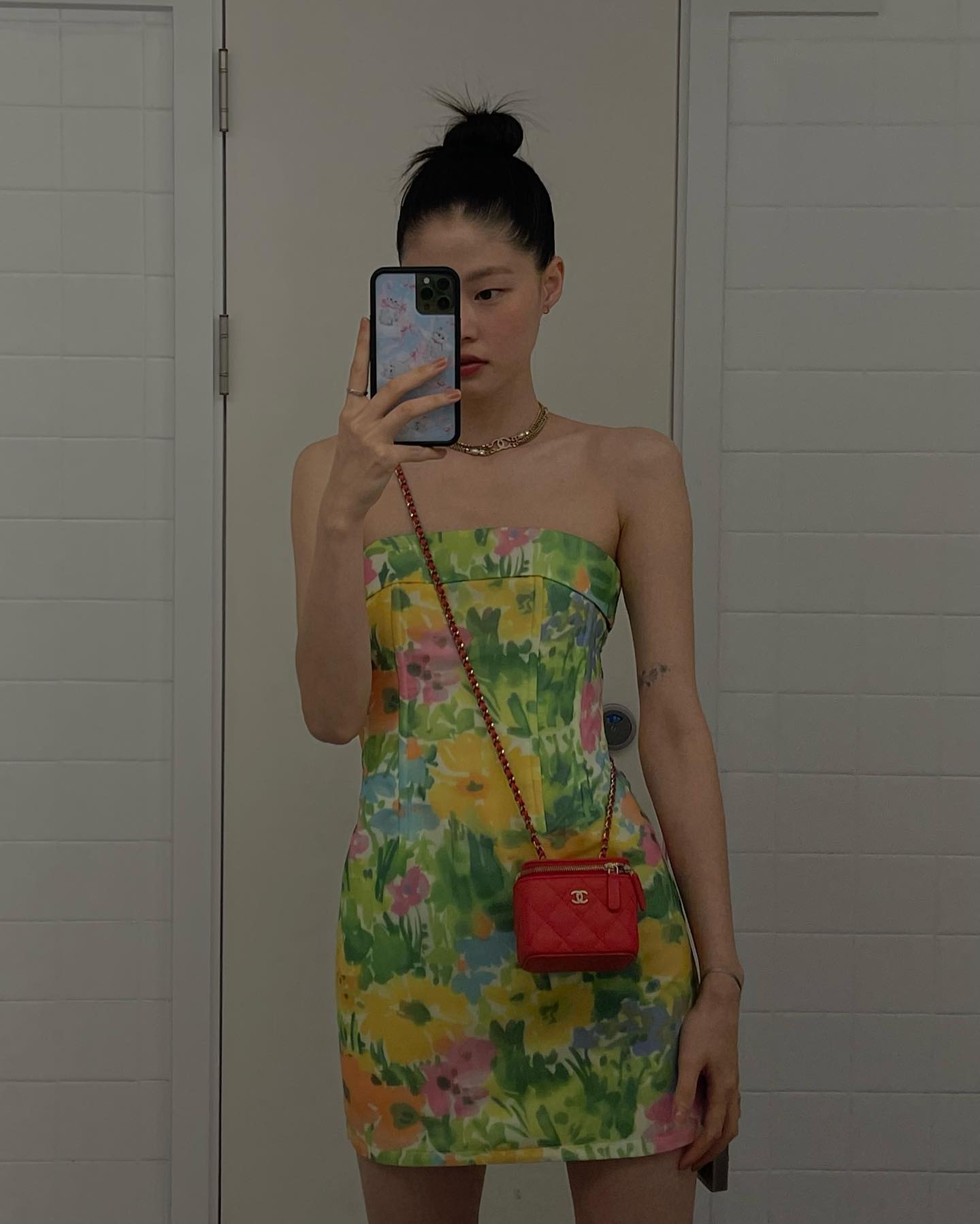 귀여운 손가방💄🧳@베니티 백
귀여운 쉐입에 알짜 수납력🪄브랜드 베니티 백 추천 3가지👛

1. 샤넬 베니티 백

2. 디올 베니티 백

3. 루이 비통 베니티 백 이미지2