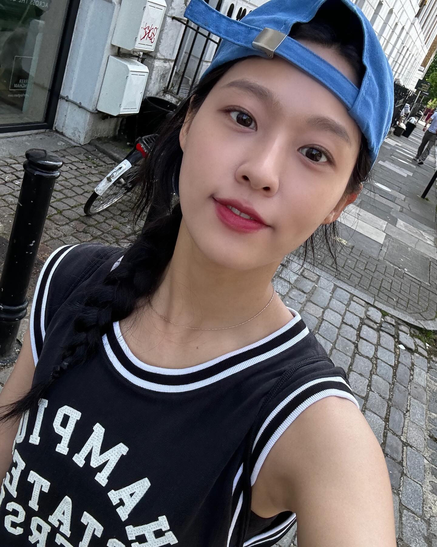 거꾸로 볼캡으로 장꾸미 더해🧢😜 이미지