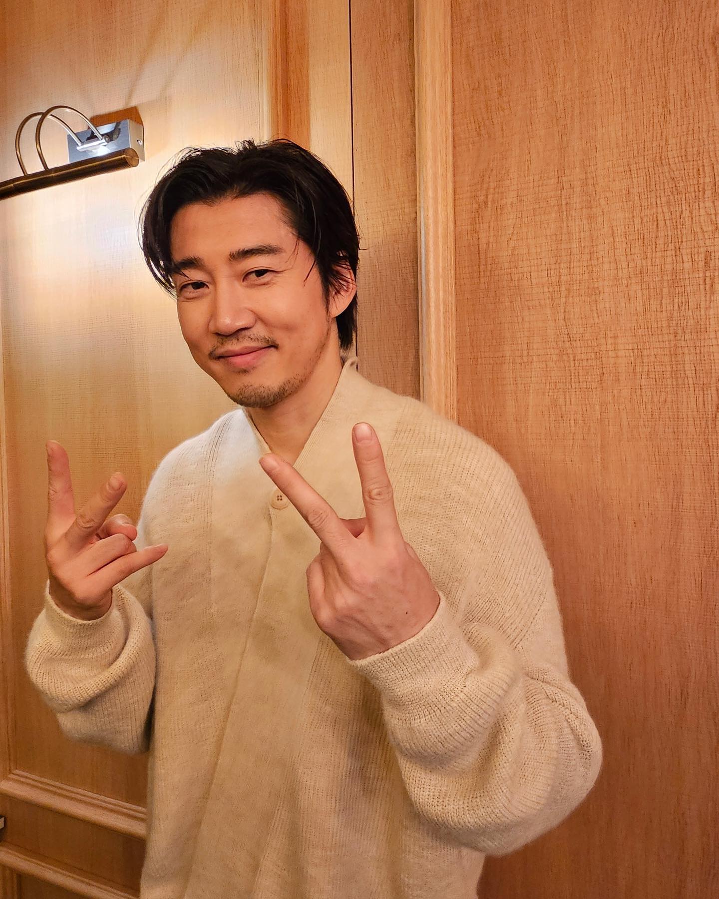 지오디 콘서트🖤올해도 가야지

god가 오는 9월 27일부터 사흘간 서울 올림픽공원 체조경기장에서 단독 콘서트를 개최합니다. 지난 2022년 ‘2022 god [ON]’를 시작으로 3년 연속 완전체 콘서트를 개최하고 팬들과 만나는데요. 매 공연마다 좌석을 전석 매진 시키는 저력을 보여줬던 만큼 이번 공연에서도 막강한 티켓 파워를 보여줄 것으로 예상됩니다. 2024년 단독 콘서트에 대한 정보는 추후 공식 SNS 채널을 통해 공개될 예정이니 참고하세요. 이미지2