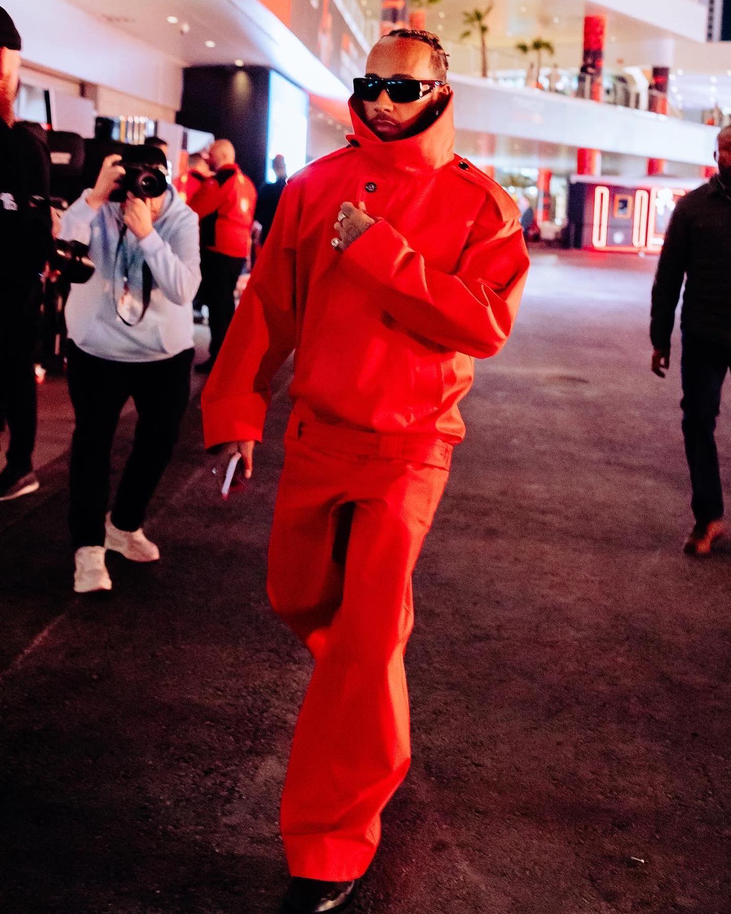 루이스 해밀턴의 남다른 선글라스 사랑😎🏎️ 이미지10