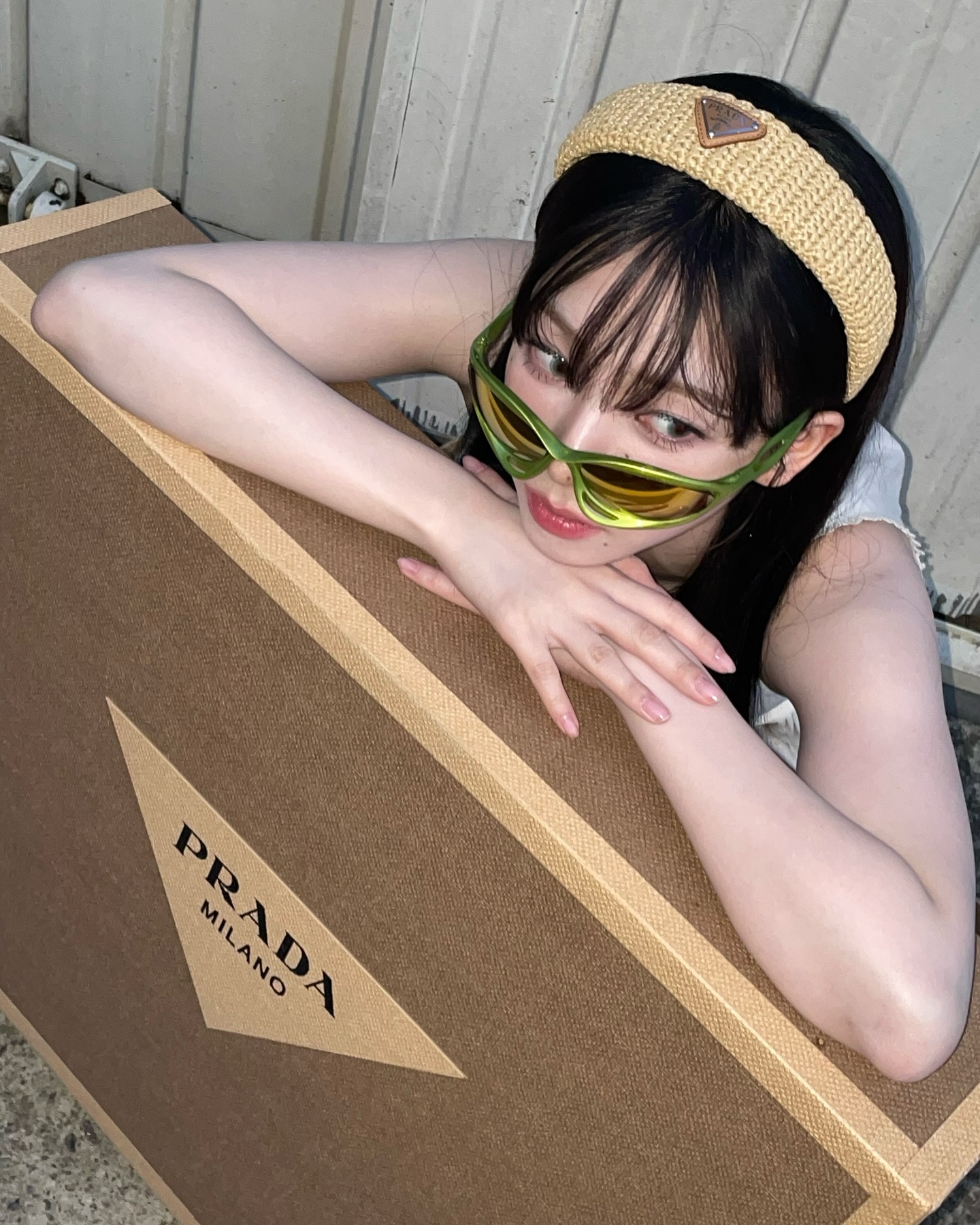 여름이랑 찰떡이잖아✨@프라다
셀럽들이 착용한 Prada Summer Kit💙 이미지6