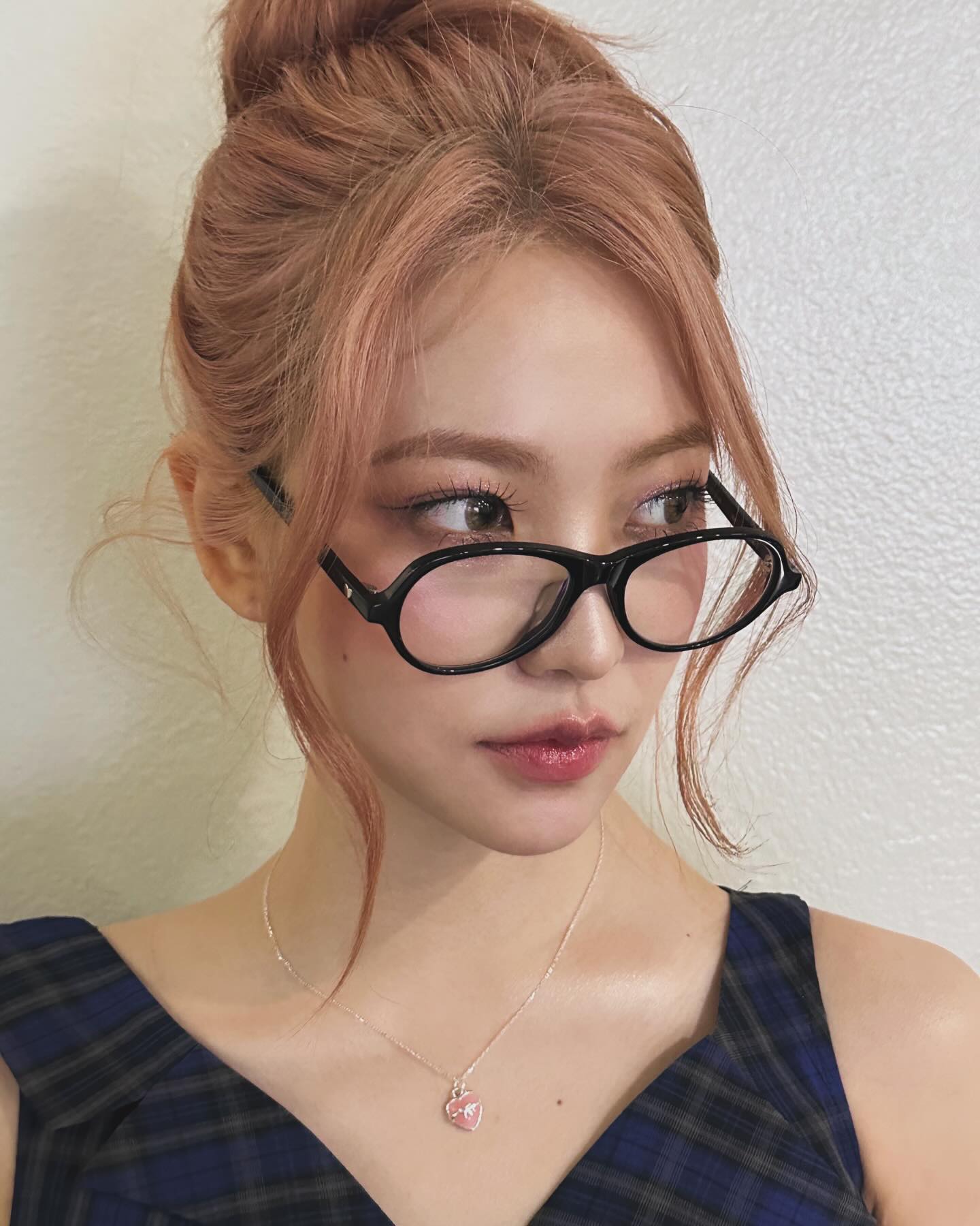 여돌들의 여름 메이크업 치트키✨
하이라이터로 입체적인 얼굴 완성✔️ 이미지5