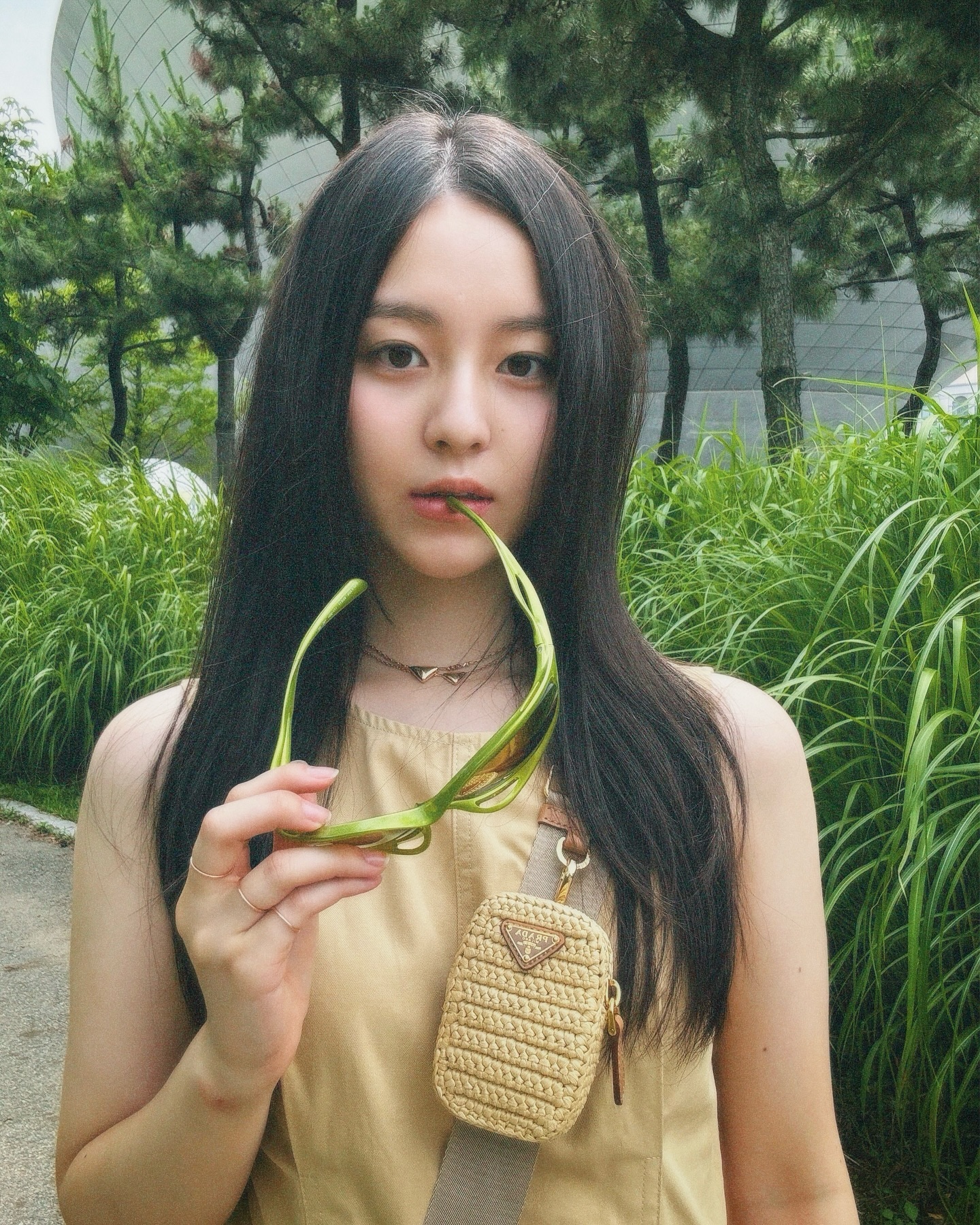 여름이랑 찰떡이잖아✨@프라다
셀럽들이 착용한 Prada Summer Kit💙 이미지7