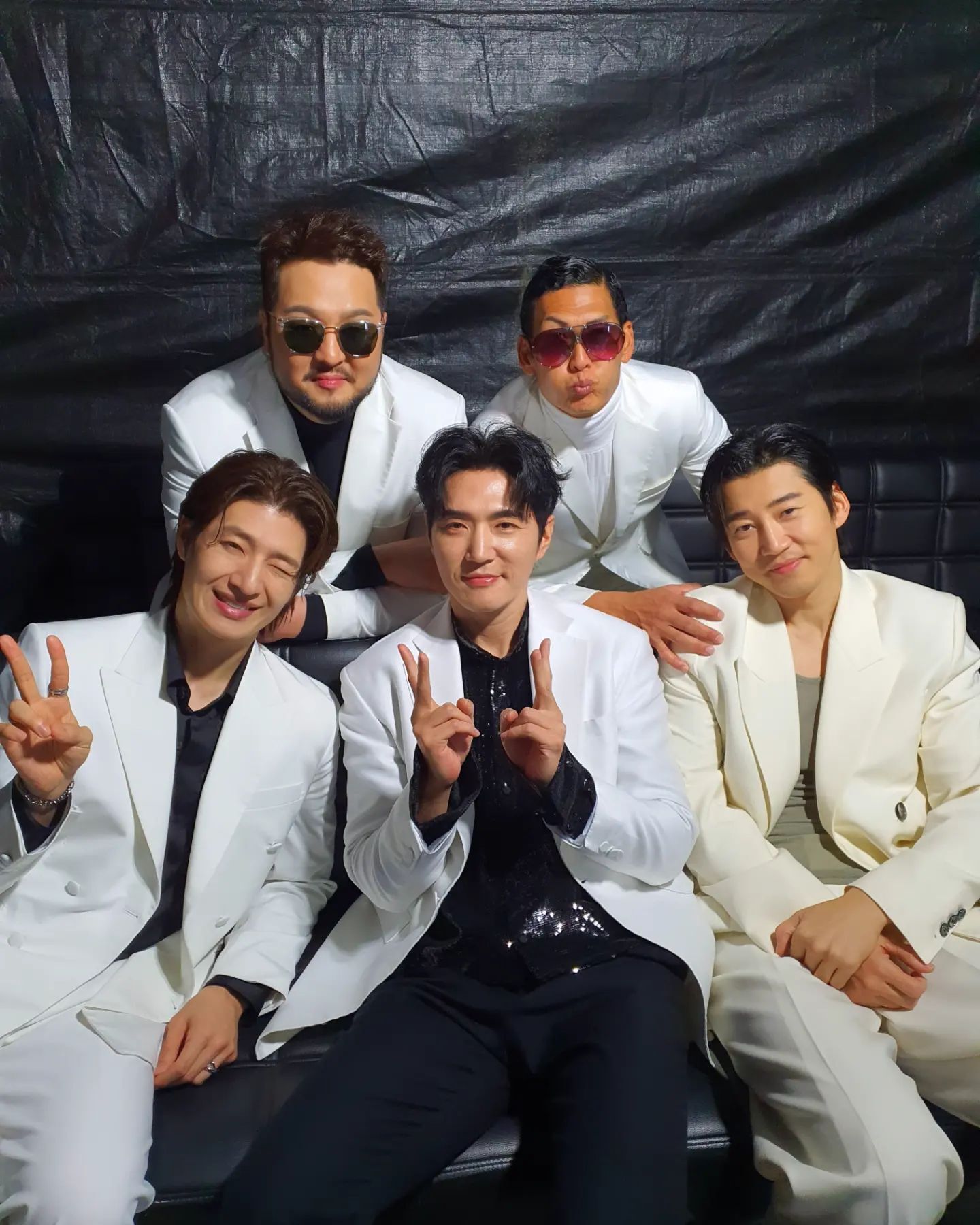 지오디 콘서트🖤올해도 가야지

god가 오는 9월 27일부터 사흘간 서울 올림픽공원 체조경기장에서 단독 콘서트를 개최합니다. 지난 2022년 ‘2022 god [ON]’를 시작으로 3년 연속 완전체 콘서트를 개최하고 팬들과 만나는데요. 매 공연마다 좌석을 전석 매진 시키는 저력을 보여줬던 만큼 이번 공연에서도 막강한 티켓 파워를 보여줄 것으로 예상됩니다. 2024년 단독 콘서트에 대한 정보는 추후 공식 SNS 채널을 통해 공개될 예정이니 참고하세요. 이미지1