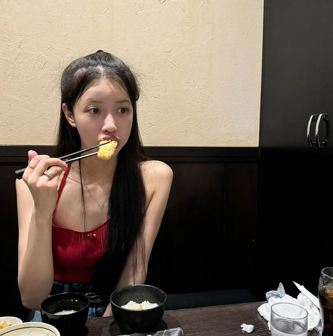 강렬한 포인트❤️레드 민소매 이미지"